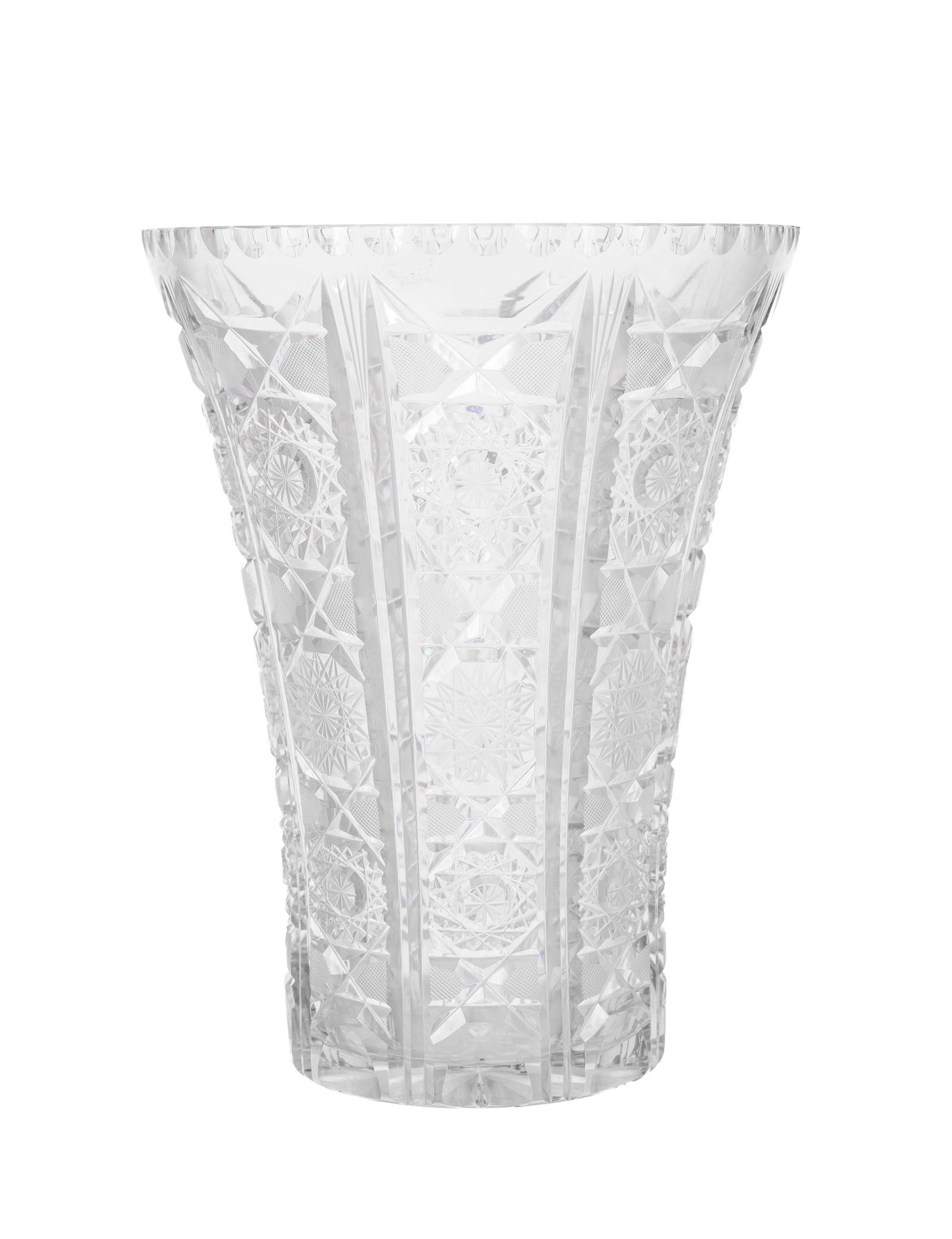 Vase à col ouvert en cristal taillé, XXe s., à décor géométrique, non : Vase à col ouvert en cristal taillé, XXe s., à décor géométrique, non signé, h. 30 cm
