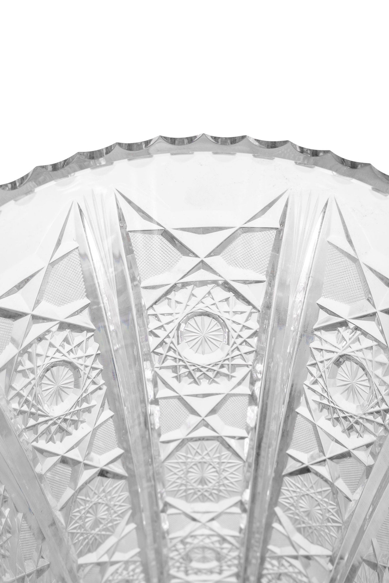 Vase à col ouvert en cristal taillé, XXe s., à décor géométrique, non  - 3