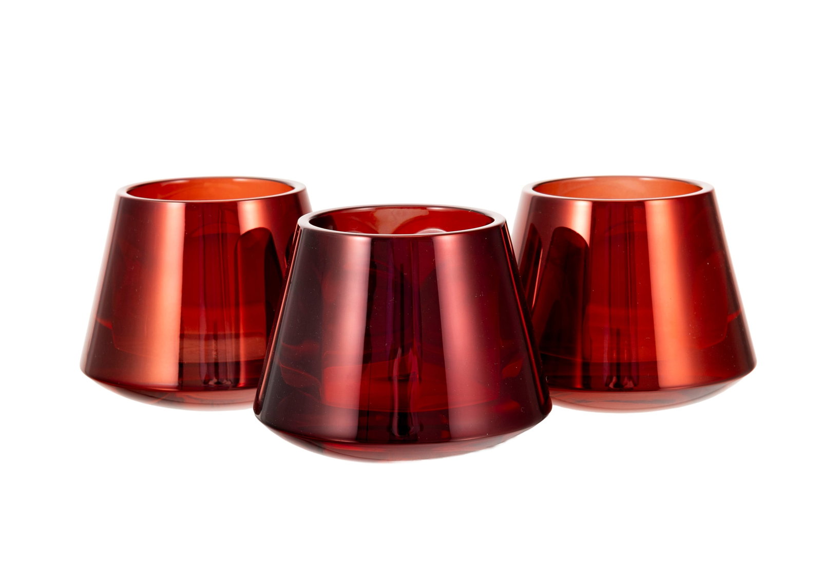 Baccarat et Starck. Suite de 3 photophores en cristal rouge brillant, h. 8 cm: Baccarat et Starck. Suite de 3 photophores en cristal rouge brillant, h. 8 cm