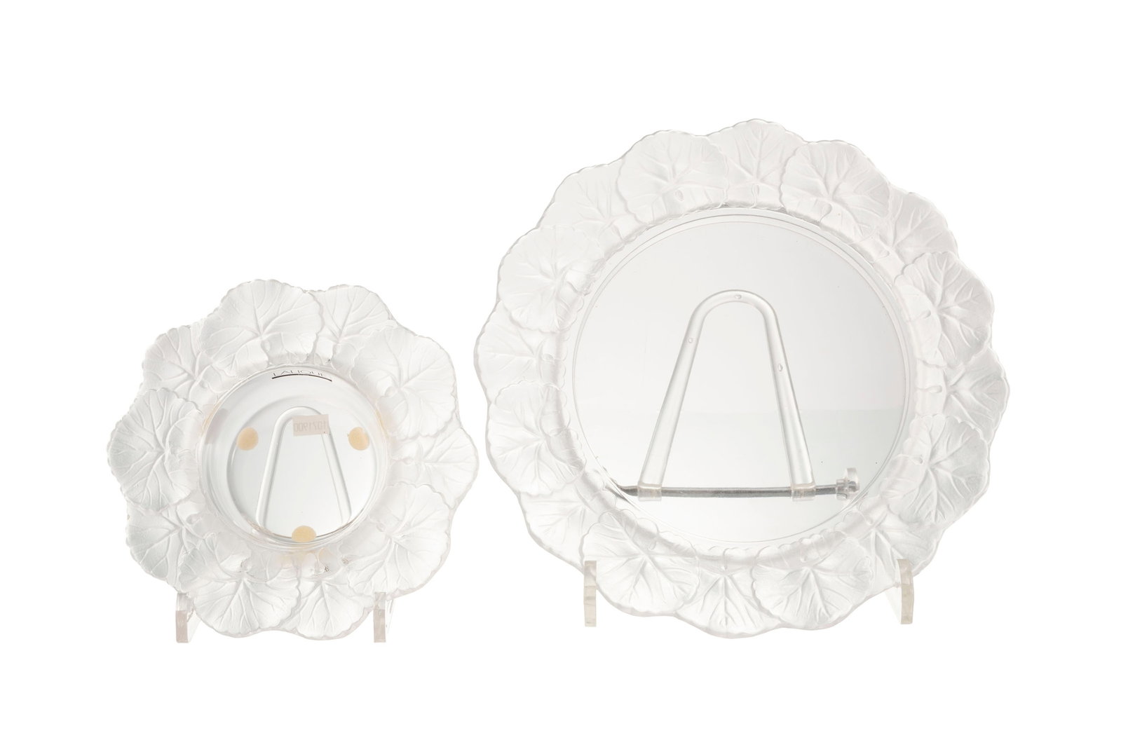 Lalique France. Ensemble d'1 coupelle et 1 coupe en verre moulé-pressé en partie satin - 2