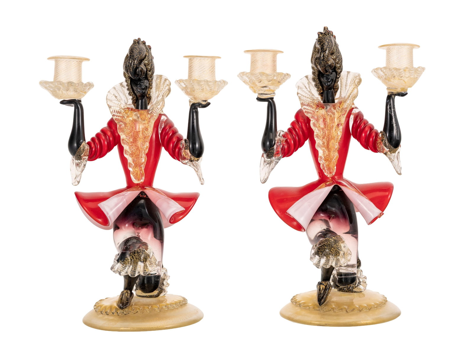 Murano. Paire de candélabres en verre, XXe s., figurant des personnages, inclusion paillons or,: Murano. Paire de candélabres en verre, XXe s., figurant des personnages, inclusion paillons or, h. 33 cm Condition restaurations