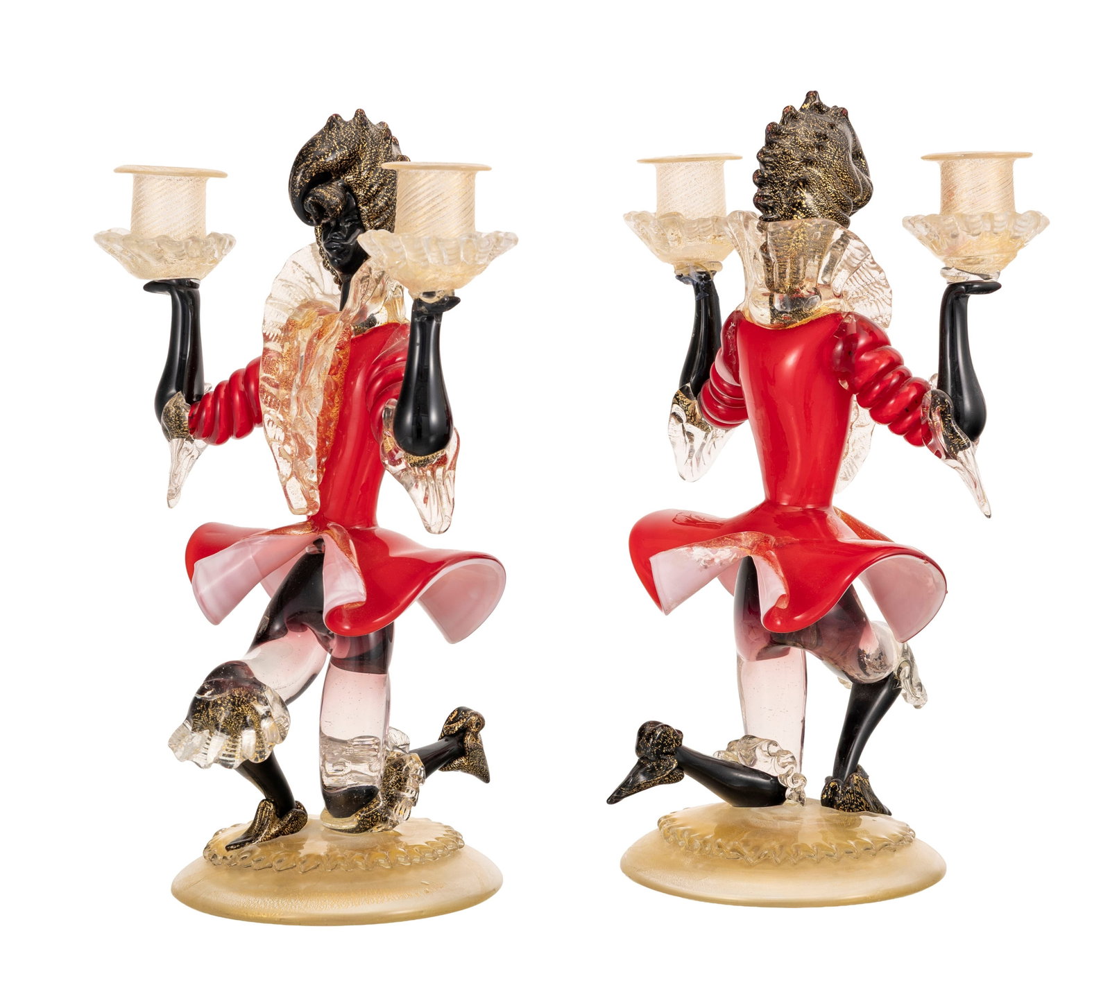 Murano. Paire de candélabres en verre, XXe s., figurant des personnages, inclusion paillons or, - 2