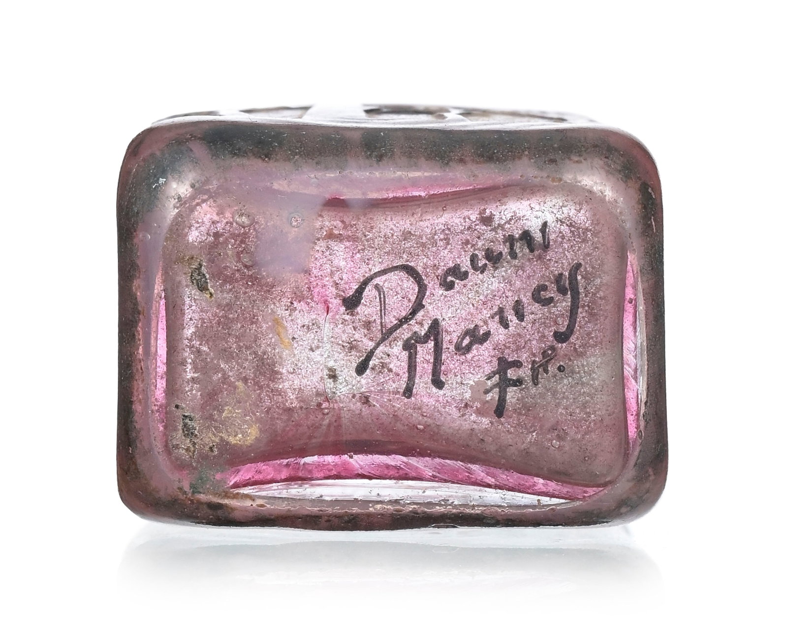 Daum Nancy. Vase miniature en verre multicouche, à décor forestier dégagé à - 4