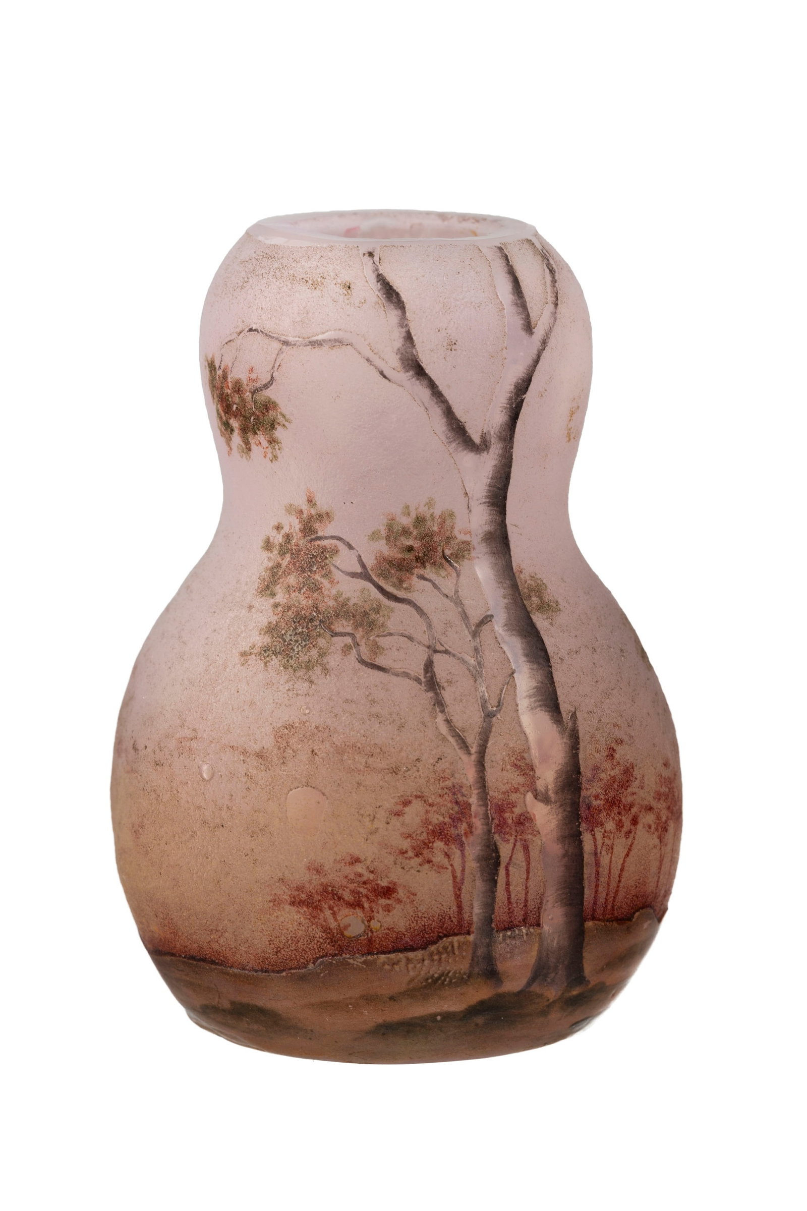 Daum Nancy. Vase miniature en verre givré multicouche, à décor forestier dégag&#: Daum Nancy. Vase miniature en verre givré multicouche, à décor forestier dégagé à l'acide et émaillé, h. 5 cm Condition présence de microéclats