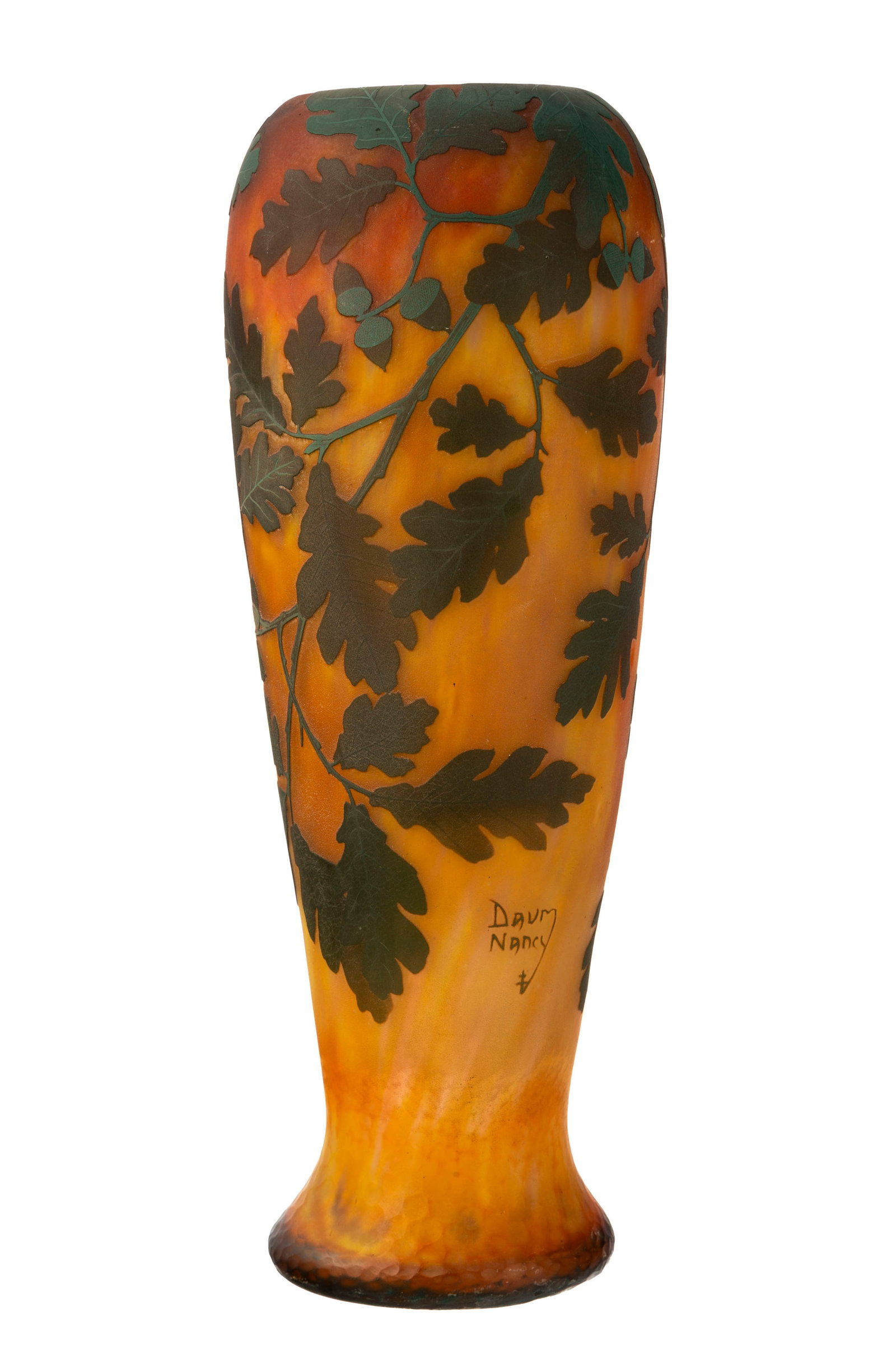 Daum Nancy. Vase en verre multicouche martelé, à décor dégagé à l'acid - 2
