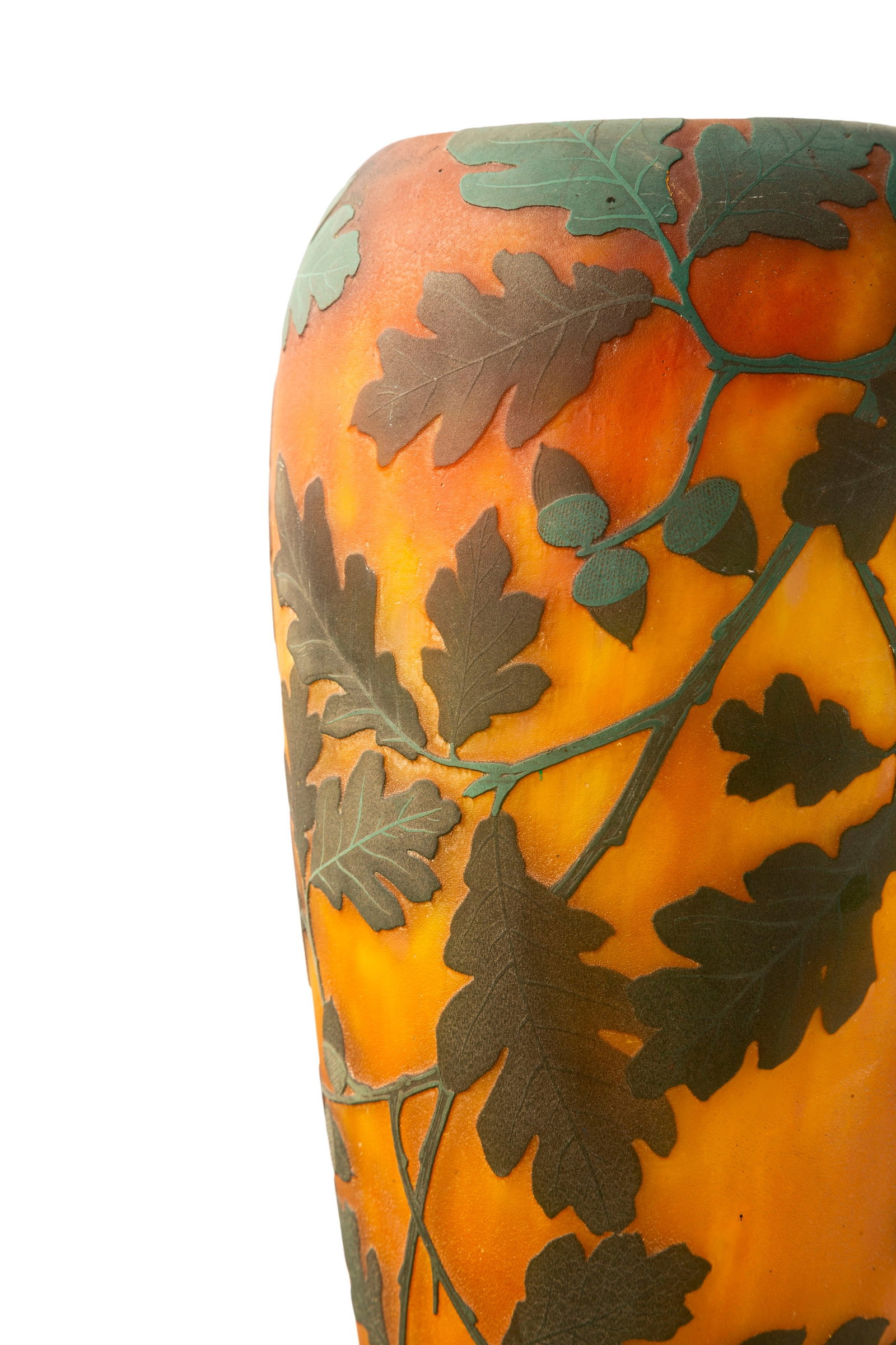 Daum Nancy. Vase en verre multicouche martelé, à décor dégagé à l'acid - 3