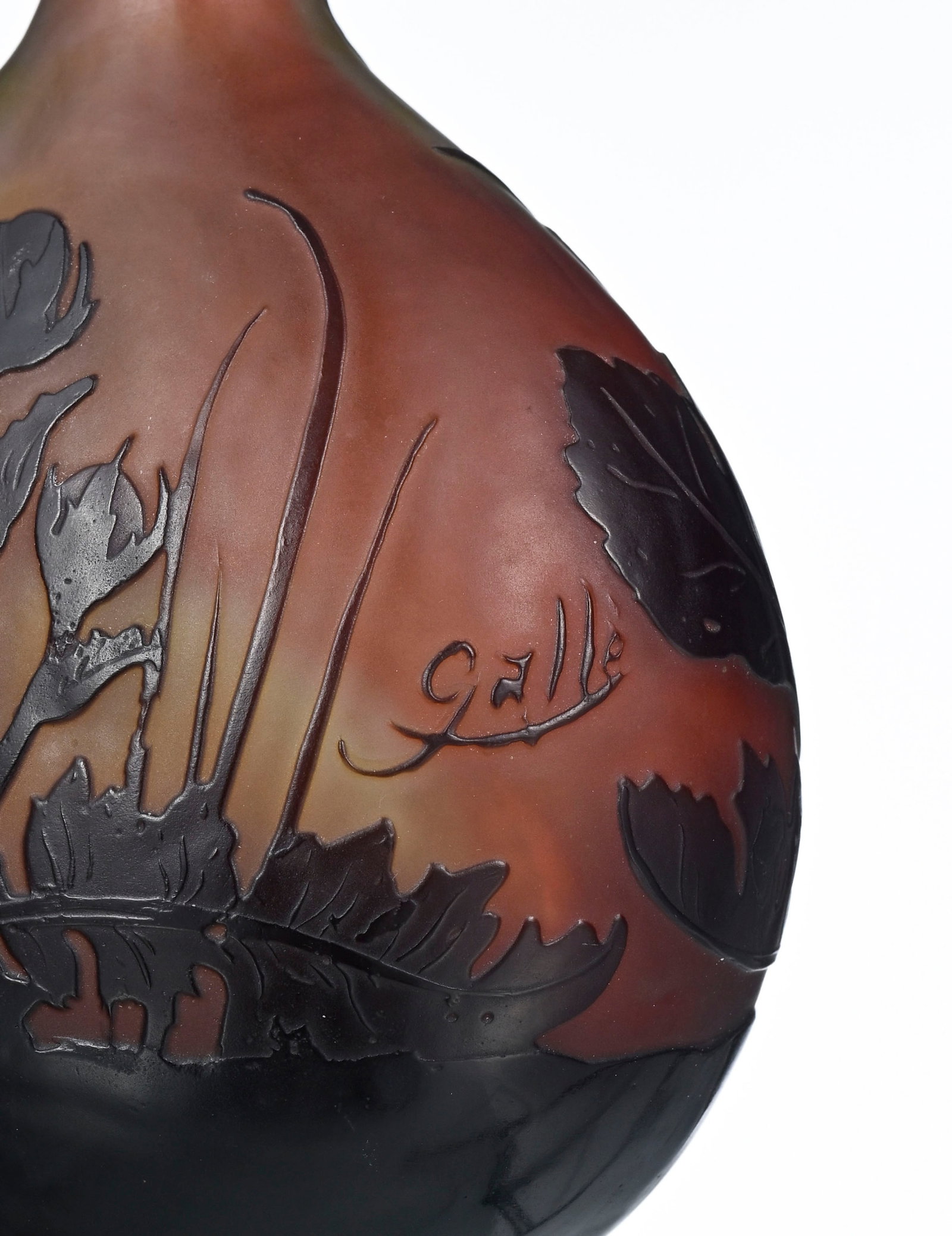 Gallé. Vase soliflore en verre multicouche, à décor dégagé à l'acide d - 3