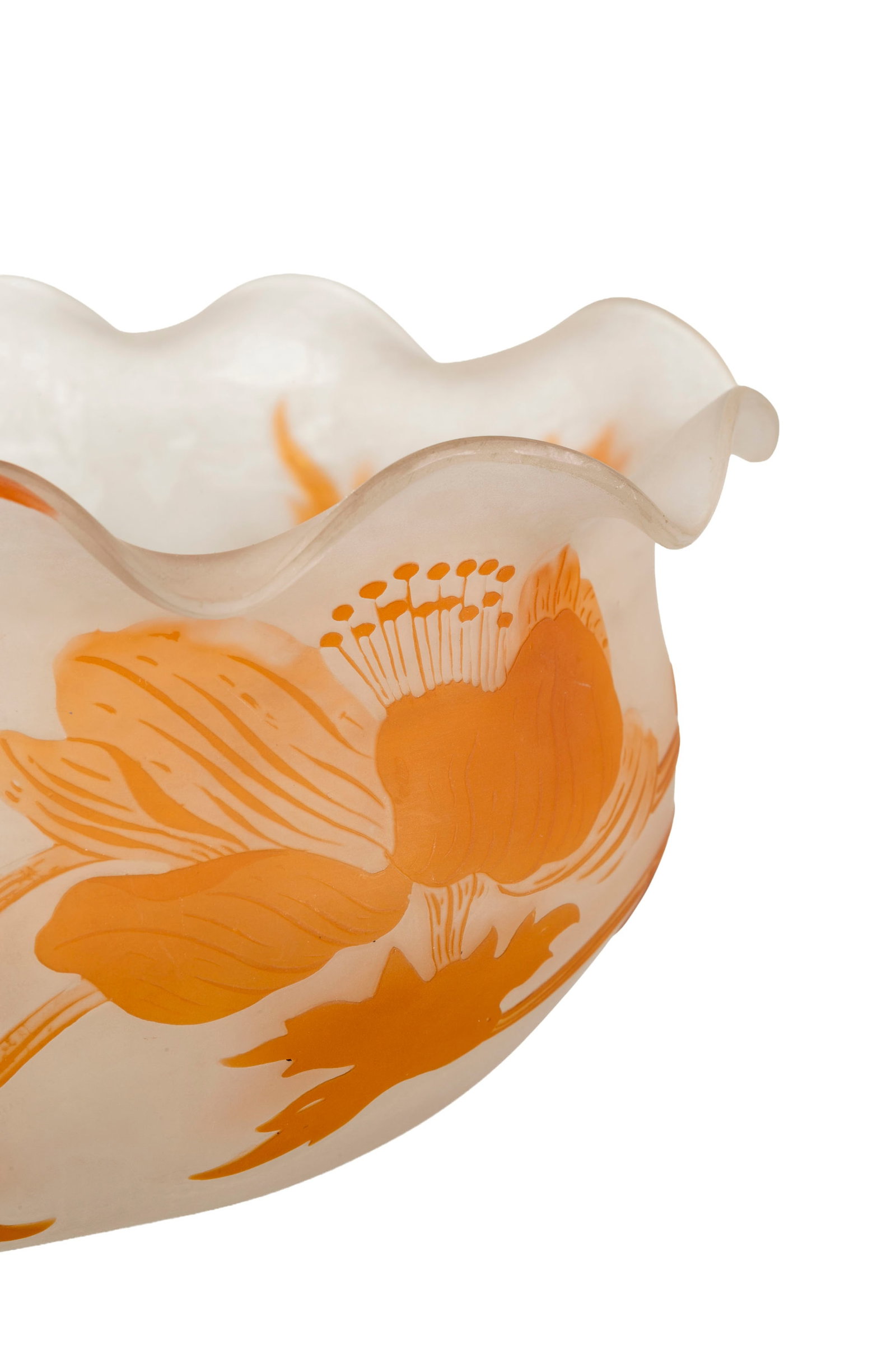 Gallé. Coupe en verre multicouche, à décor dégagé à l'acide de fleurs  - 4