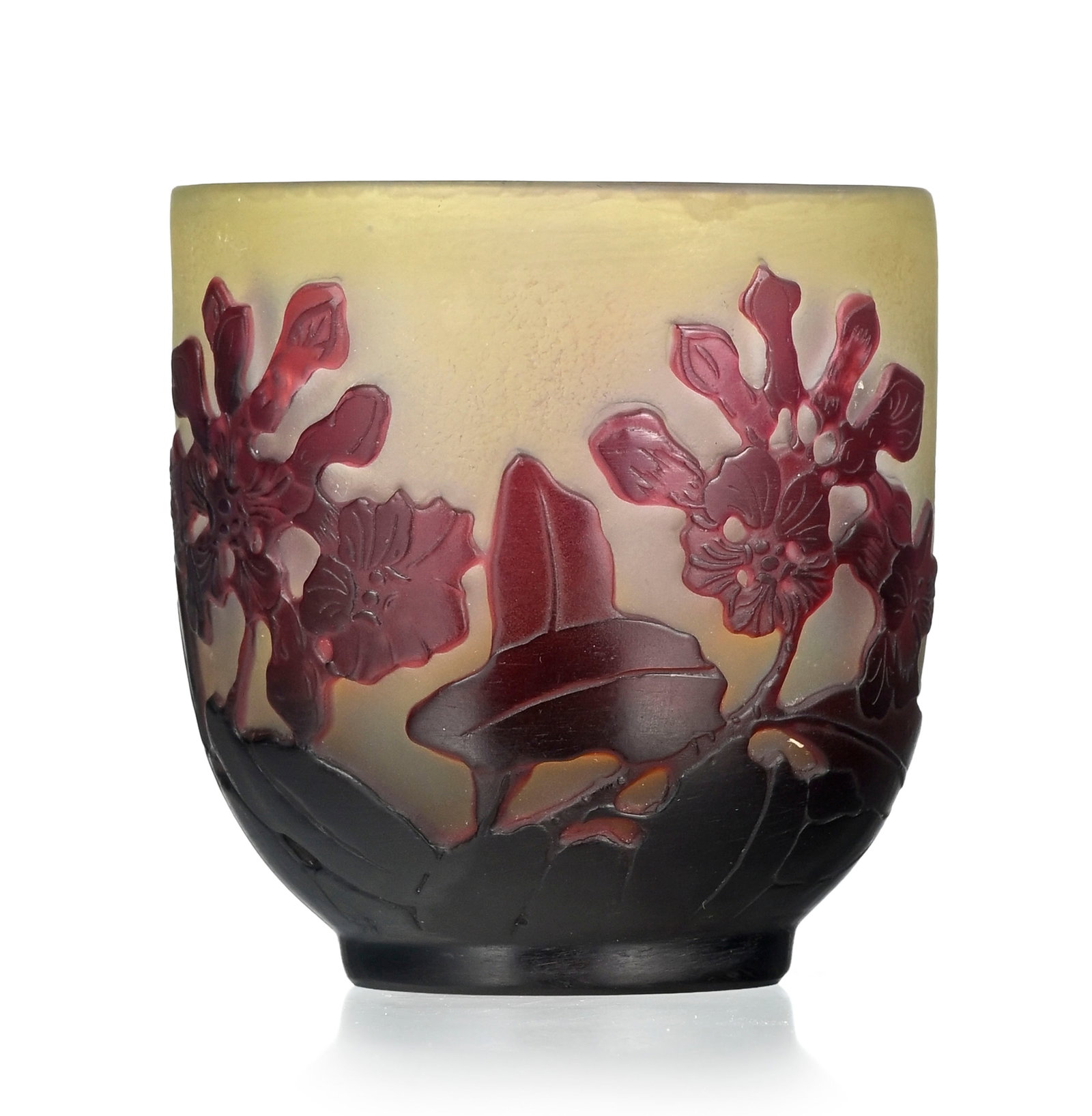 Gallé. Petit vase sur talon en verre multicouche, à décor dégagé à l'a - 2