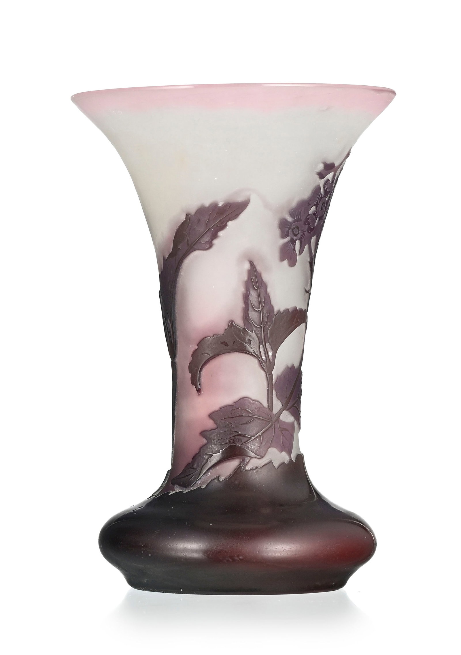 Gallé. Vase à col évasé et base renflée en verre multicouche, à dé - 2