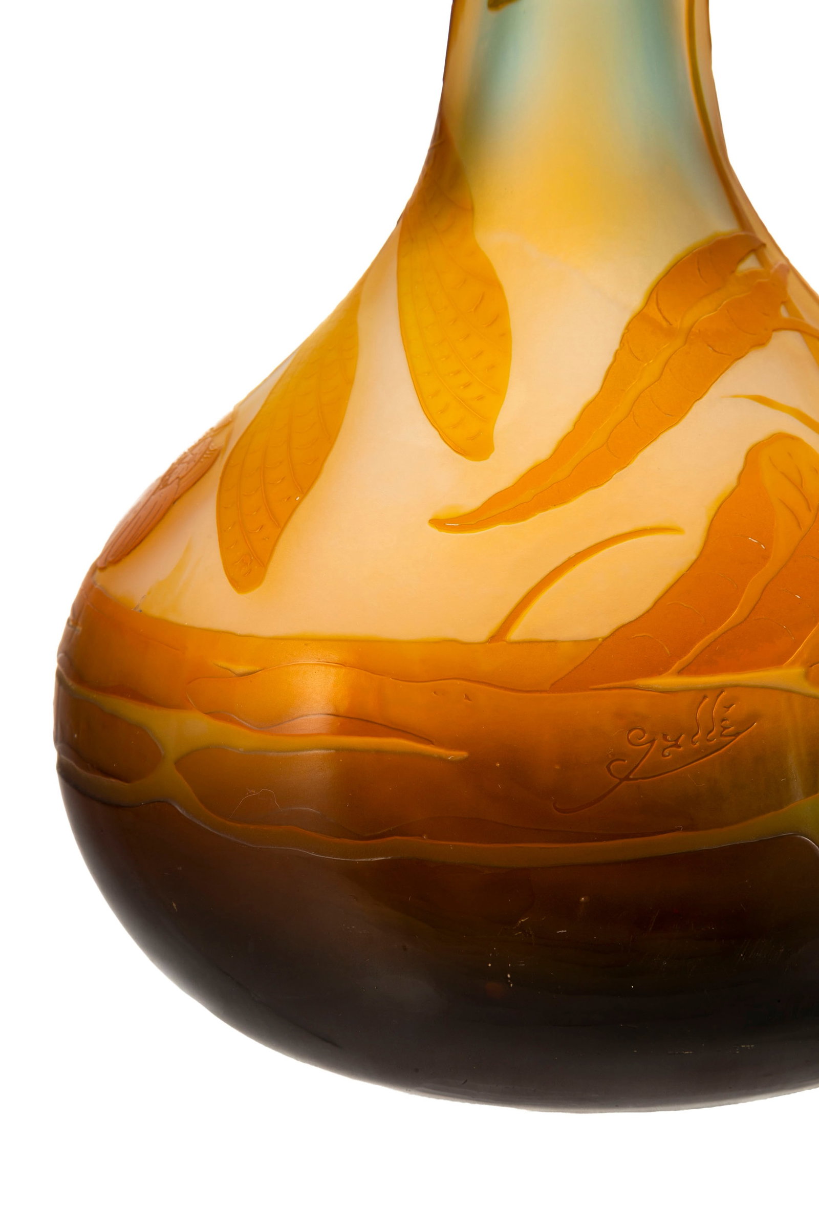 Gallé. Grand vase en verre multicouche, à décor dégagé à l'acide de li - 3