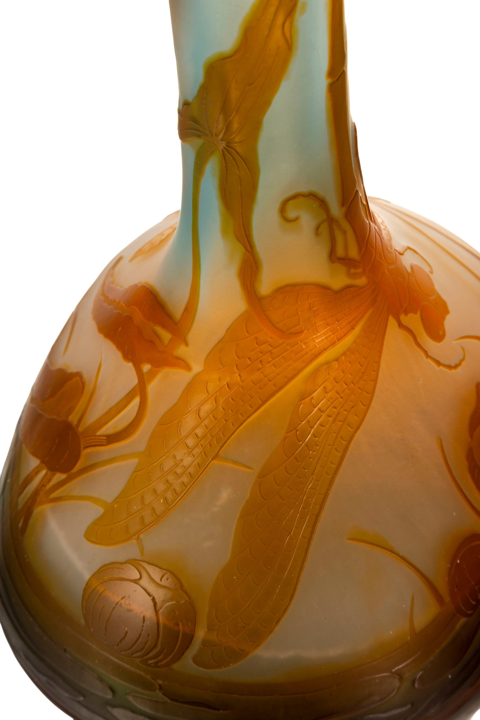 Gallé. Grand vase en verre multicouche, à décor dégagé à l'acide de li - 6