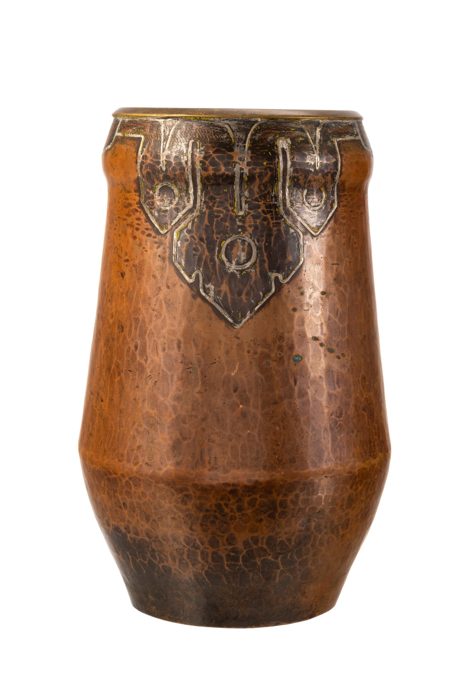 Vase en dinanderie martelée, XXe s., à décor géométrique, h. 26 cm: Vase en dinanderie martelée, XXe s., à décor géométrique, h. 26 cm