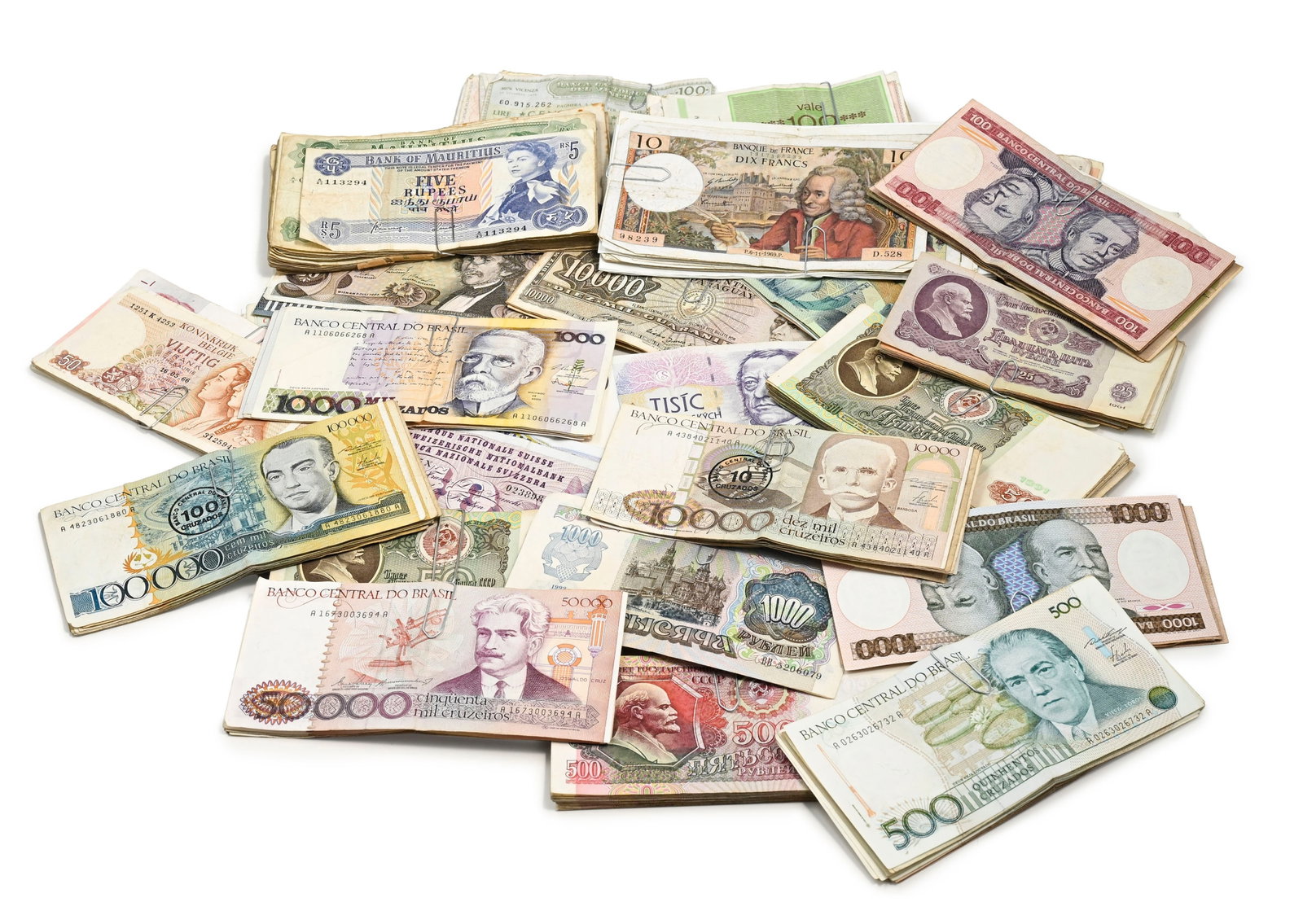 "World banknotes", lot de billets de banque issus de nombreux pays, années 1950' à 1990', : "World banknotes", lot de billets de banque issus de nombreux pays, années 1950' à 1990', dont notamment : Russie, Brésil, Mexique, République tchèque, Paraguay, Egypte,