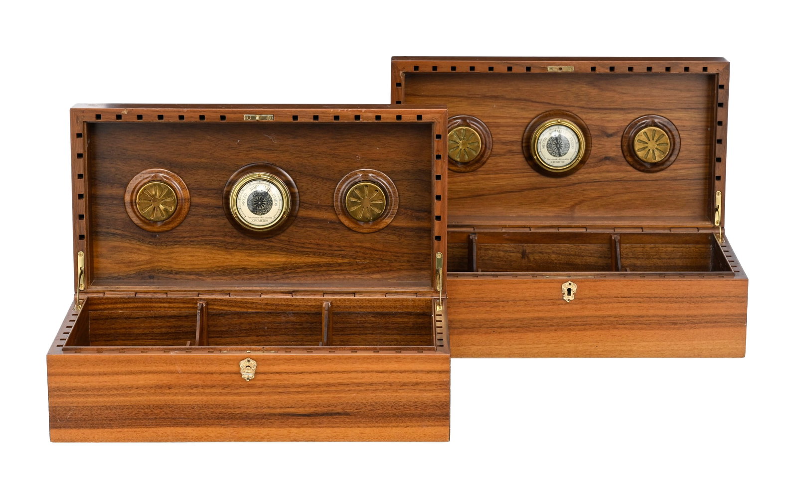 2 boîtes à cigares identiques en placage de bois, fabrication italienne, avec hygromè: 2 boîtes à cigares identiques en placage de bois, fabrication italienne, avec hygromètres et humidificateurs, 36 x x19 x 12,5 cm Condition L'une en meilleur état que l'autre