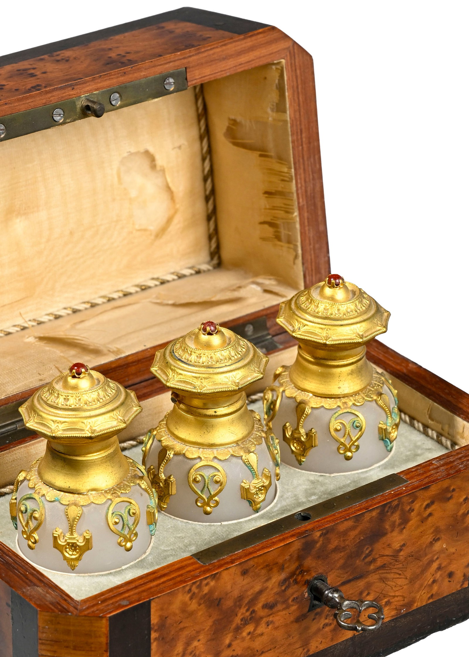 Petit coffret à parfums d'époque Napoléon III, coffret en placage de loupe et marquet - 4