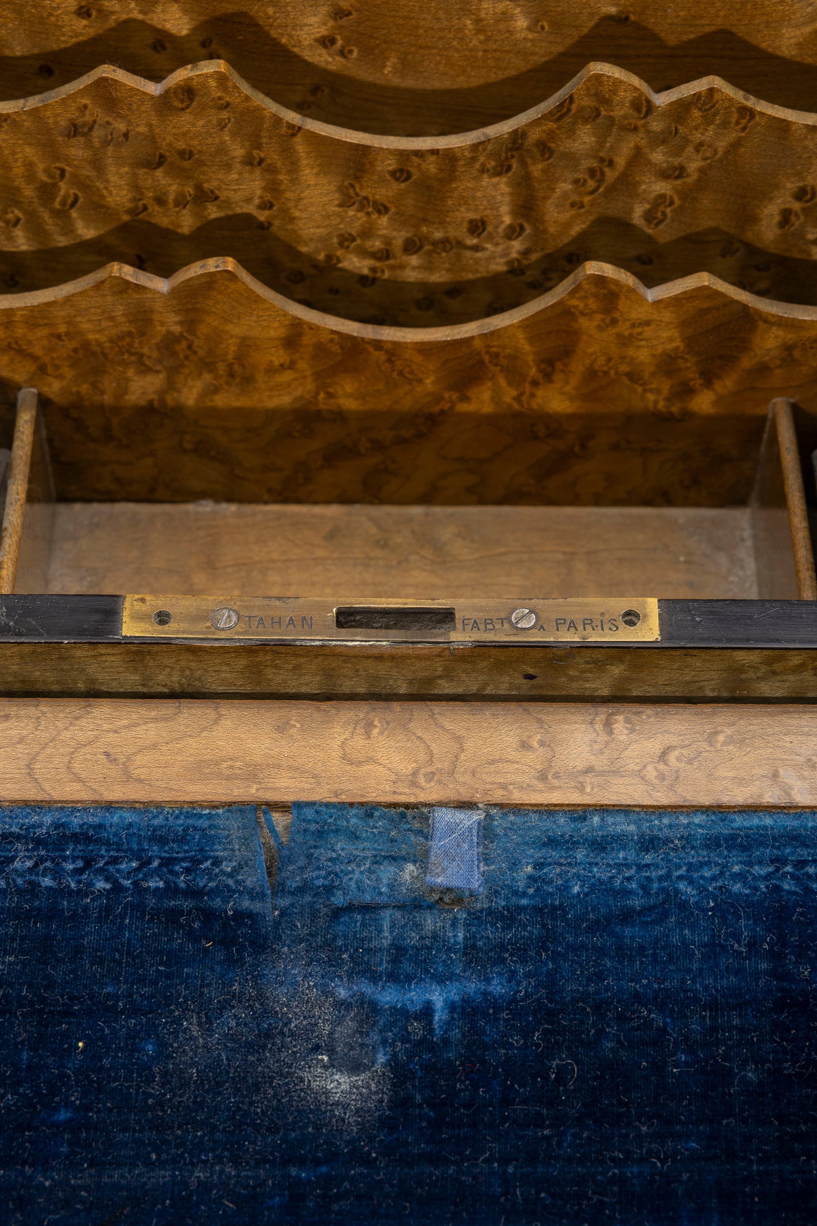 Ecritoire d'époque Napoléon III par la maison Tahan, Paris, en bois noirci et marqueterie  - 5