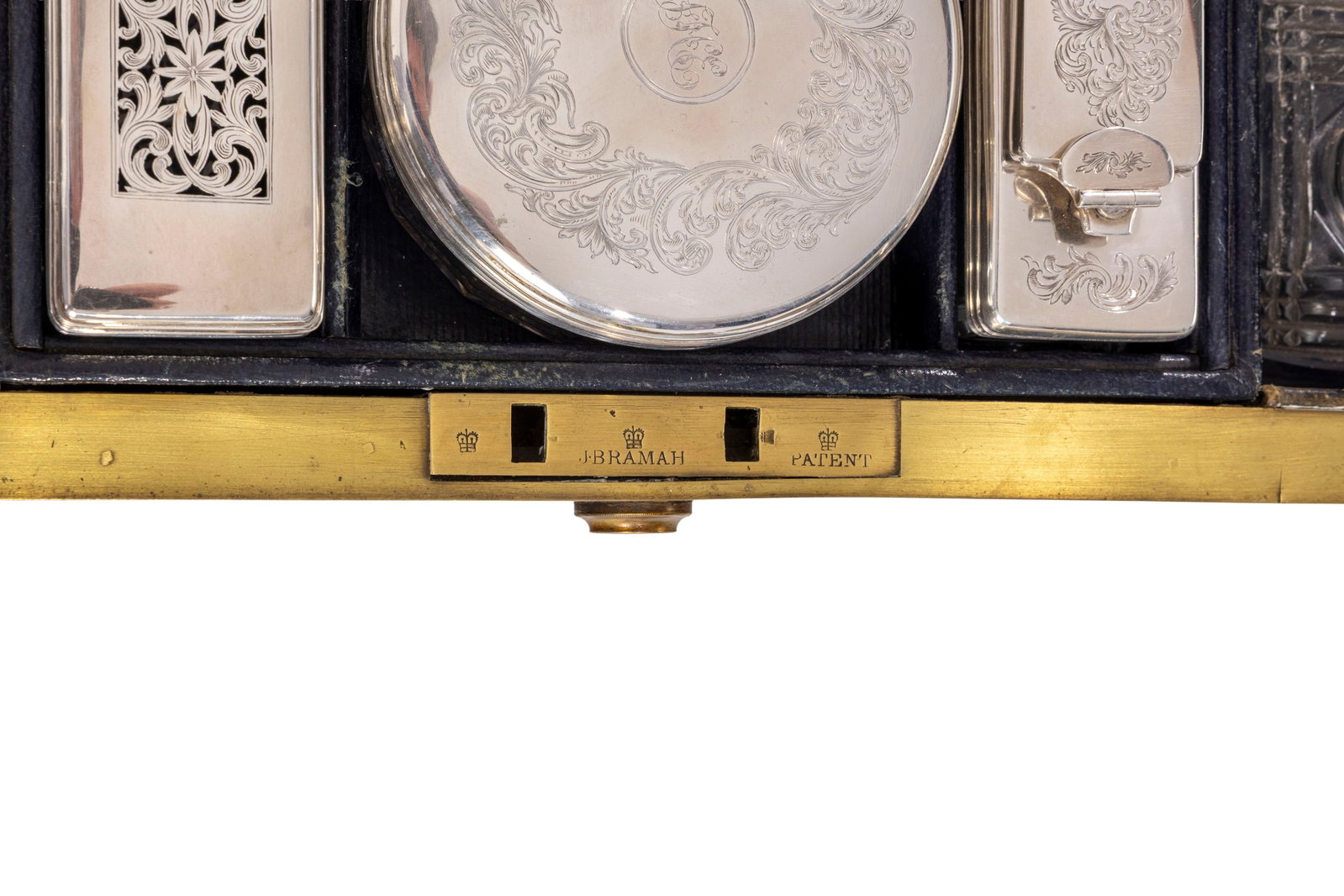 Nécessaire de voyage d'époque George IV en argent et verre, Londres, 1835, comprenant: fla - 4