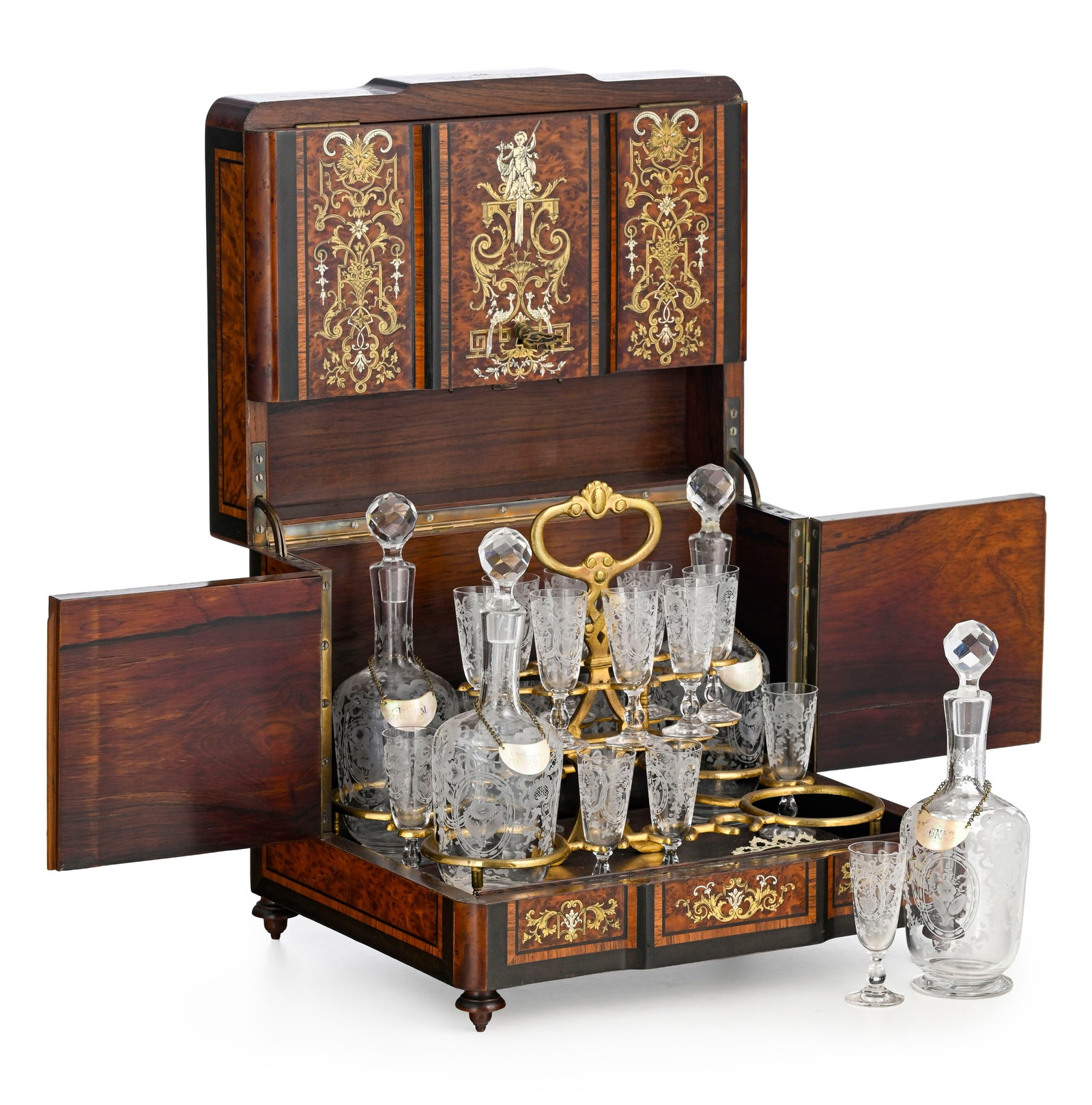 Cave à liqueur d'époque Napoléon III, par R. Guyot à Paris, vers 1870, coffret e: Cave à liqueur d'époque Napoléon III, par R. Guyot à Paris, vers 1870, coffret en marqueterie "Boulle" dans le style de la Renaissance italienne, en laiton et ivoire sur loupe.