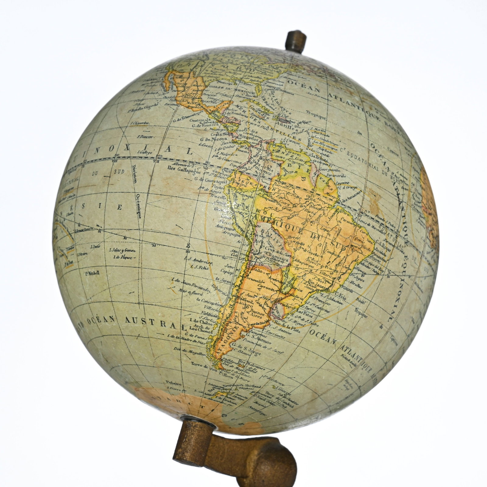 Globe terrestre par G. Thomas à Paris, vers 1910, sur pied en bois tourné noirci, h. 32 cm - 3