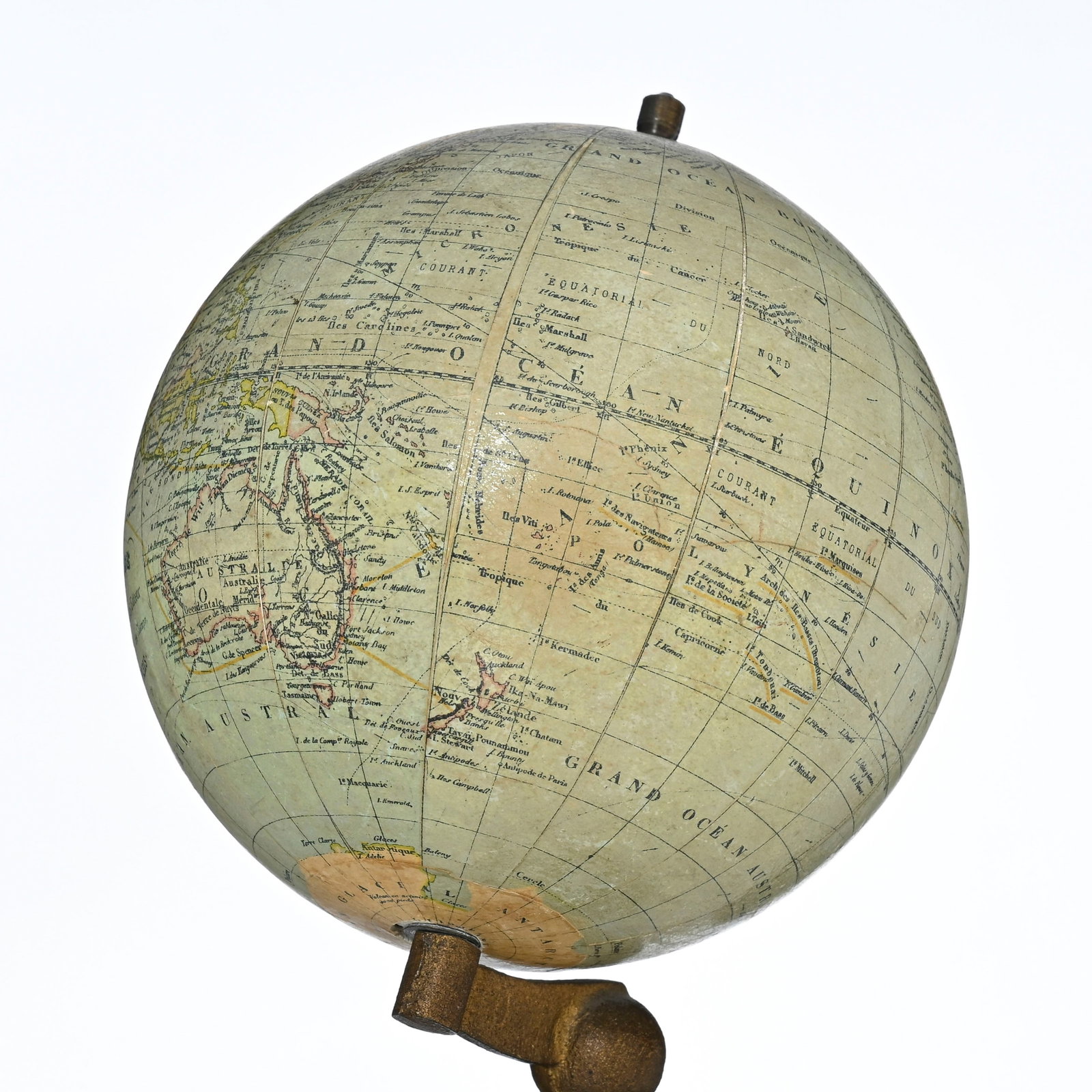 Globe terrestre par G. Thomas à Paris, vers 1910, sur pied en bois tourné noirci, h. 32 cm - 4