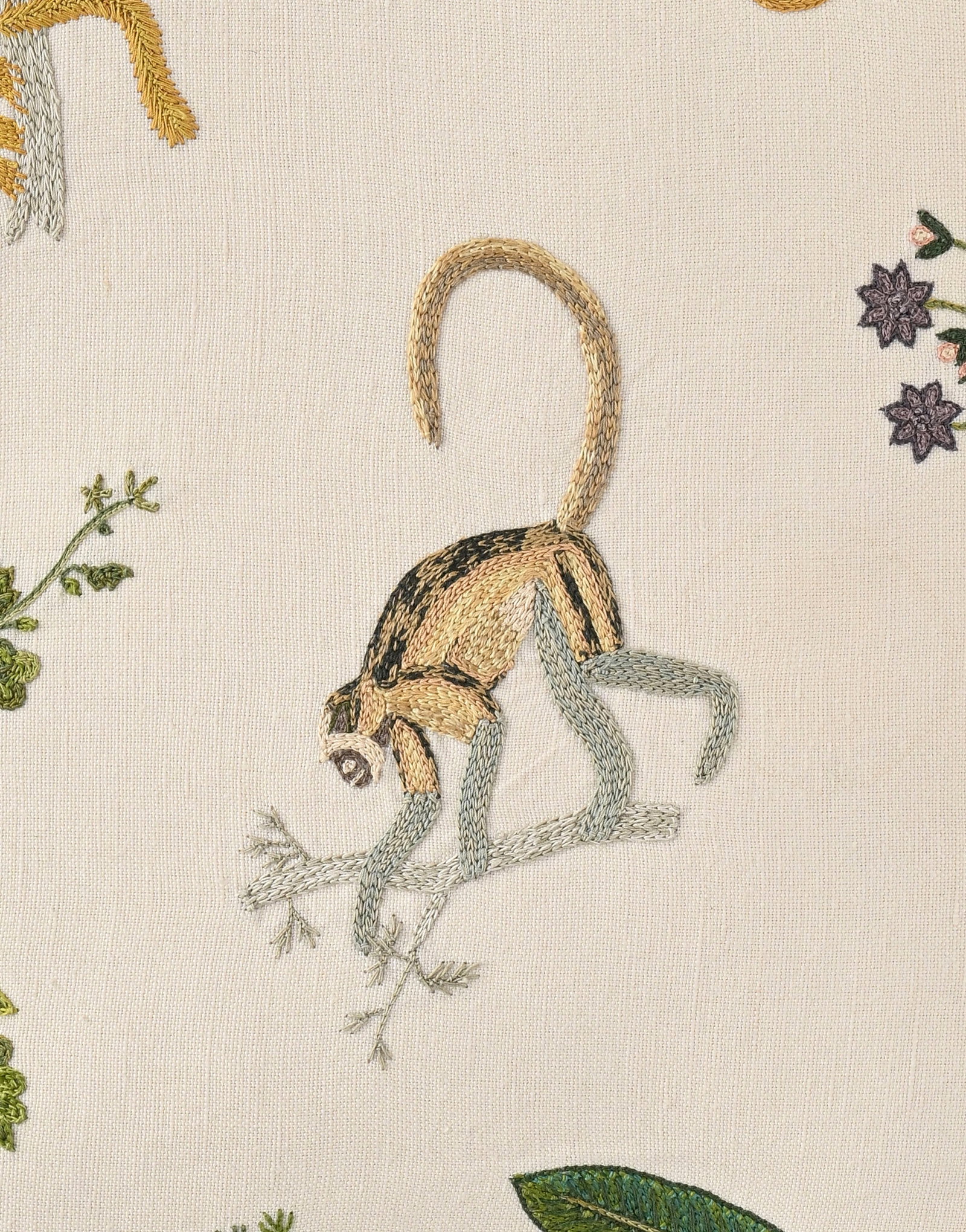 Ensemble de 5 coussins par la maison Chelsea Textile London, XXIe s., à décor d'animaux et - 5