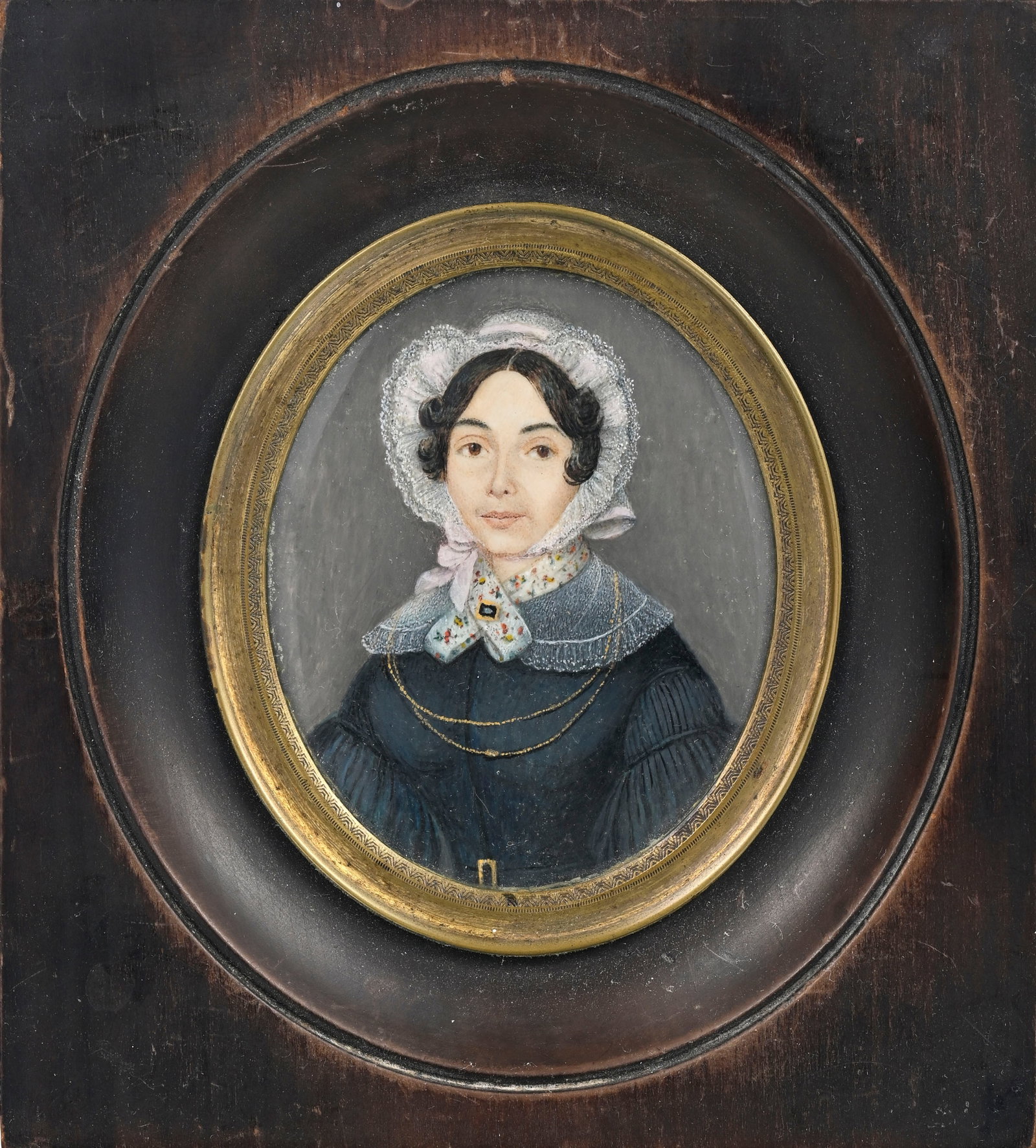 Ensemble de 5 portraits en miniature, France début XIXe s., peints sur ivoire, représentan: Ensemble de 5 portraits en miniature, France début XIXe s., peints sur ivoire, représentant deux personnages militaires, un gentilhomme en redingote et deux dames Provenance + Des