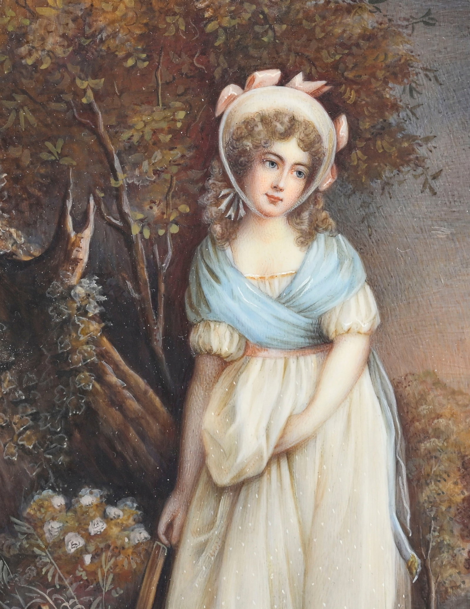 Jeune femme au jardin, miniature sur ivoire, XIXe s., signée en bas à droite M. Maurer, 13 - 3