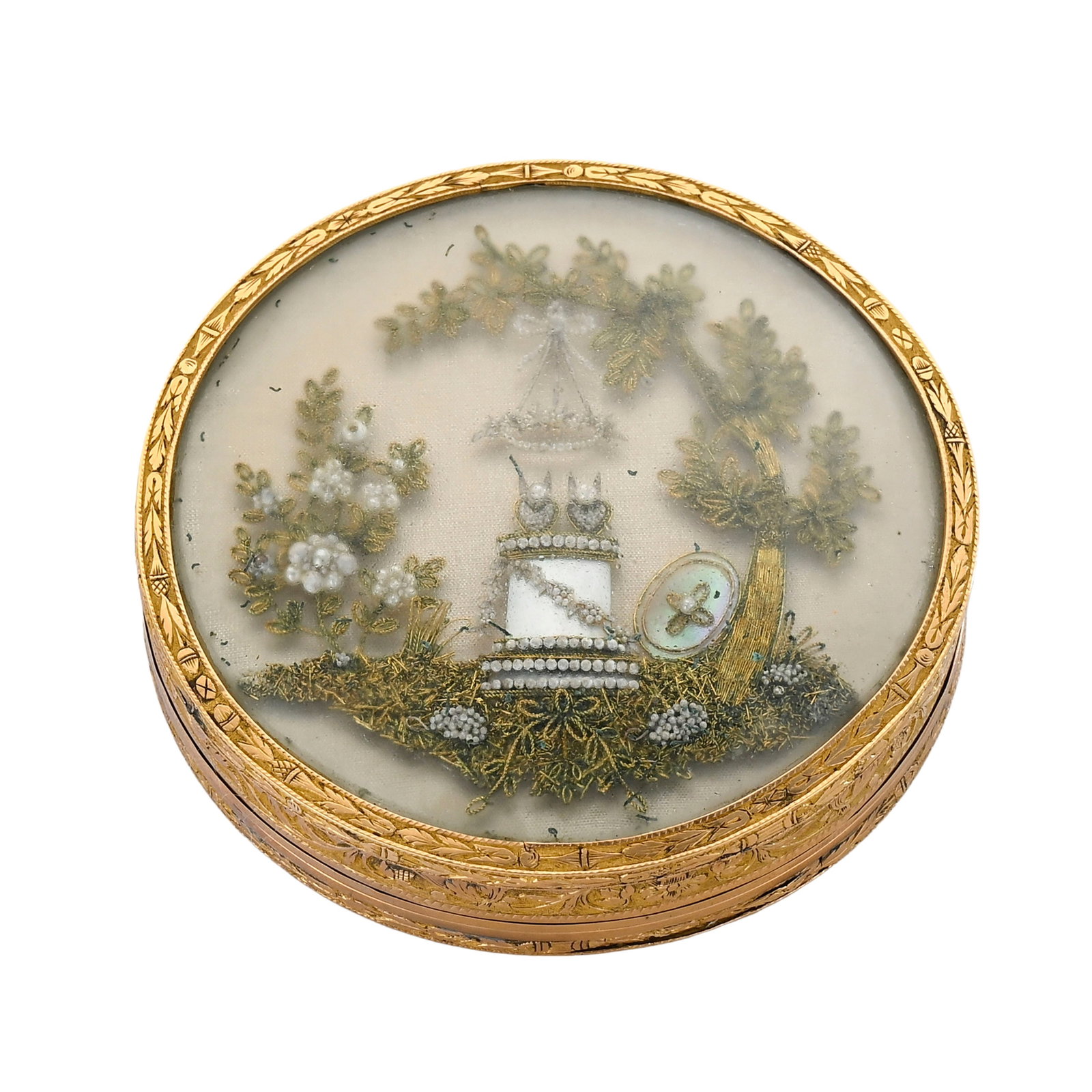 Boîte-souvenir ronde en or à décor de fiançailles, début du XIXe s., orn - 2