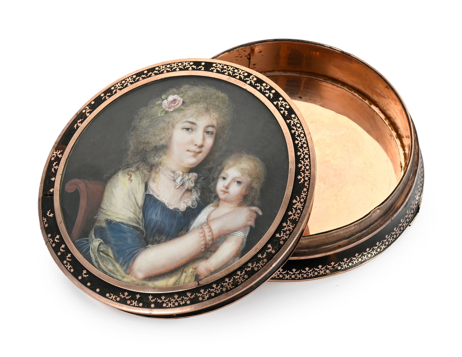 Boîte ronde en écaille piqué or, fin XVIIIe s., le couvercle centré d'un portrai - 2