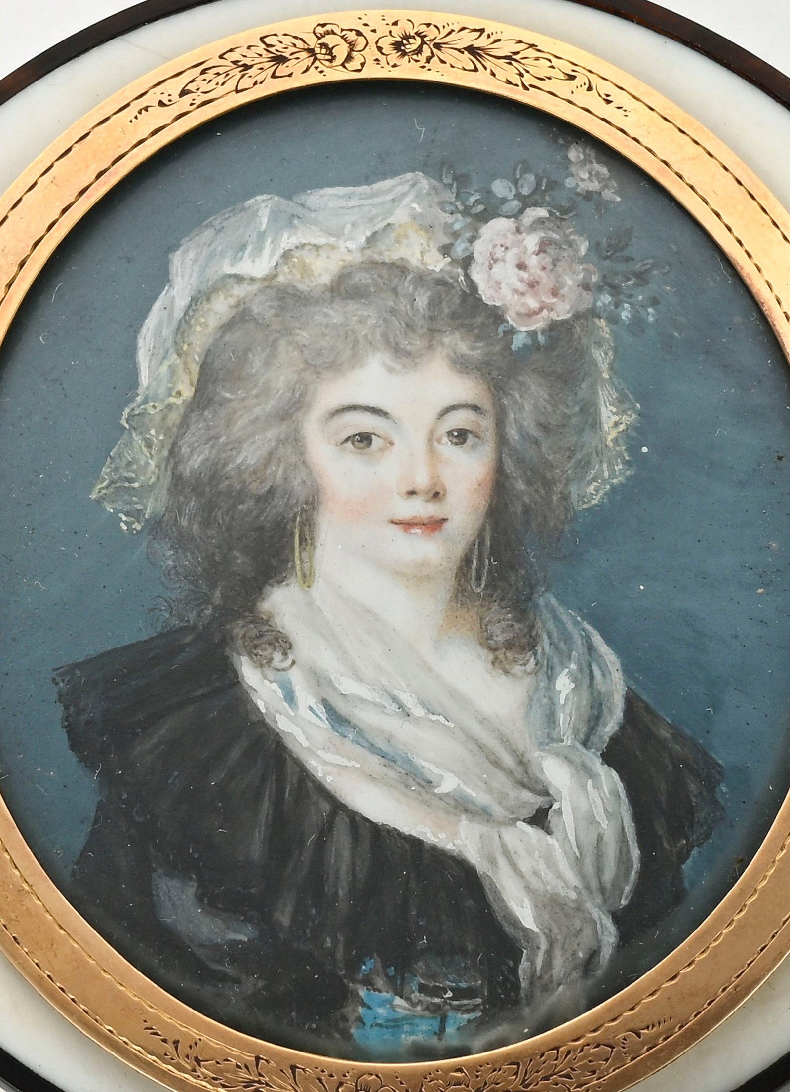 2 boîtes rondes avec miniature de dames, début XIX e s., l'une en composition de couleur v - 2