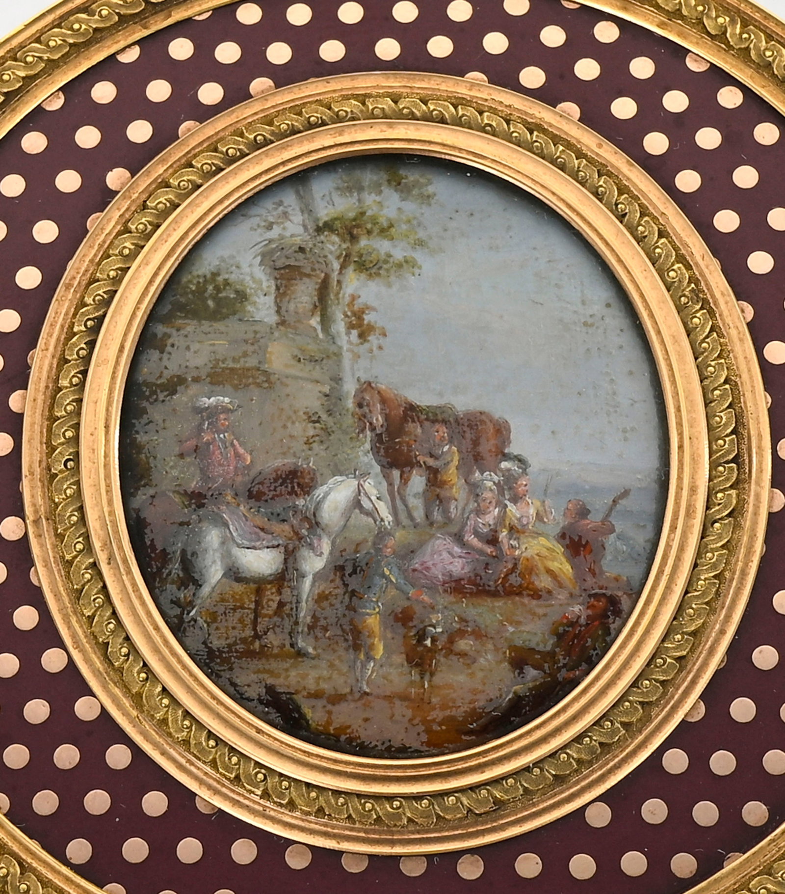 Boîte ronde en composition bordeaux piqué or à pastilles, France XVIIIe s., le couver - 4