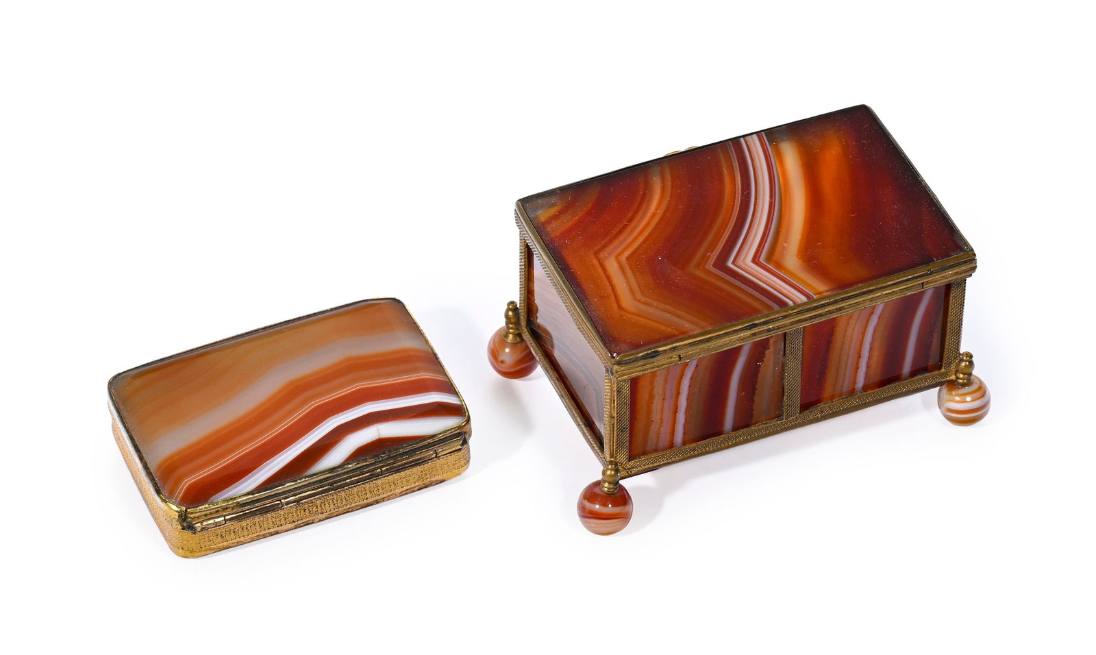 Coffret et boîte rectangulaires en agate rubanée brun-rouge et blanche, XIXe s., montures  - 2