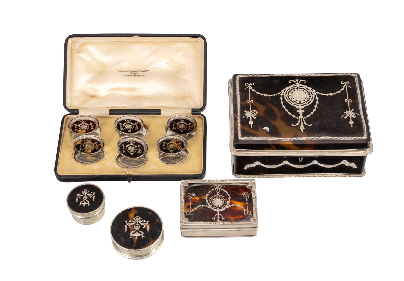 Ensemble en écaille et argent, vers 1900, comprenant un coffret rectangulaire, une boîte r - 2