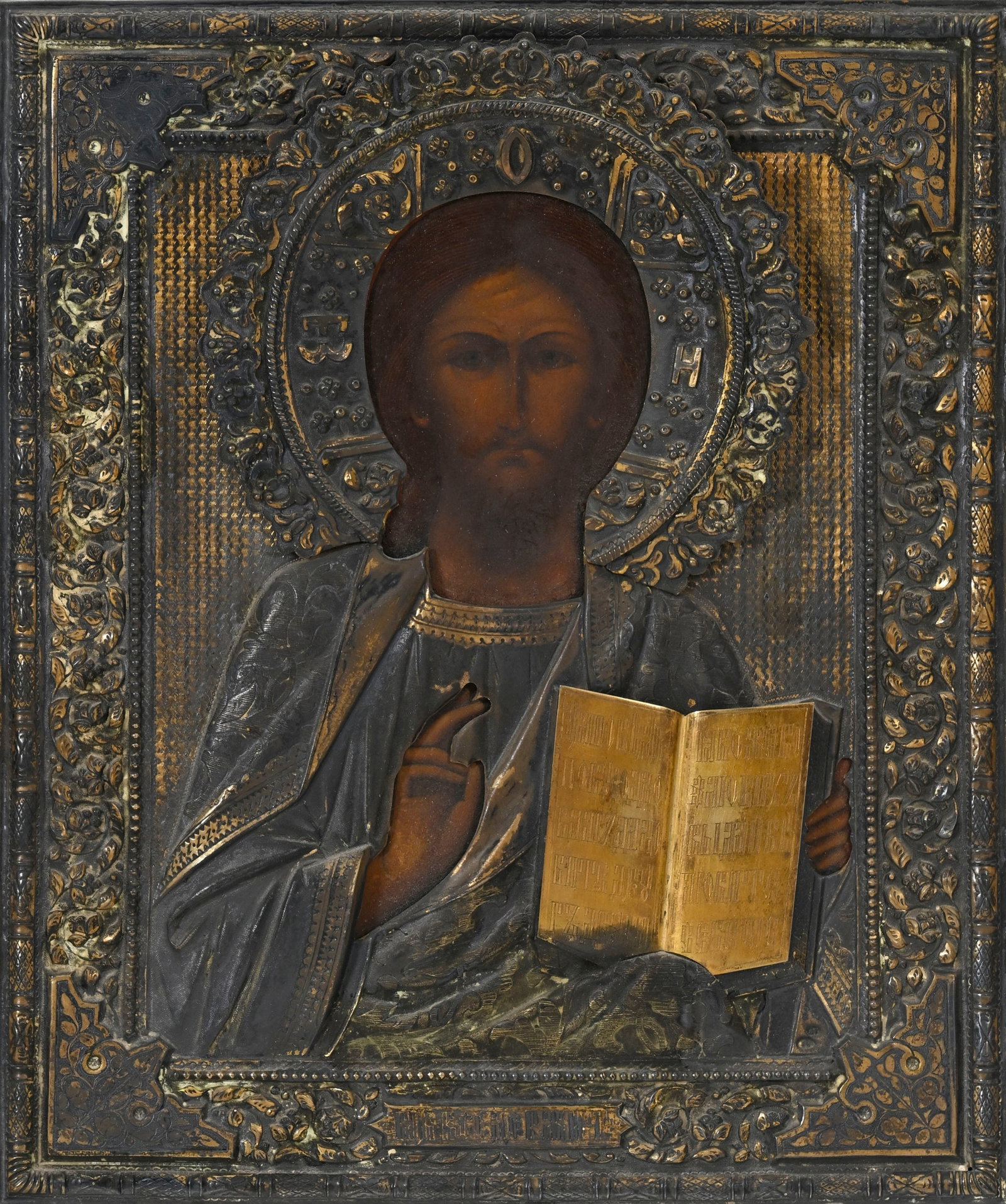 Christ Pantokrator, icône sur panneau, Russie, fin XIXe s., oklad en argent et vermeil niell: Christ Pantokrator, icône sur panneau, Russie, fin XIXe s., oklad en argent et vermeil niellé, 27x22,5 cm