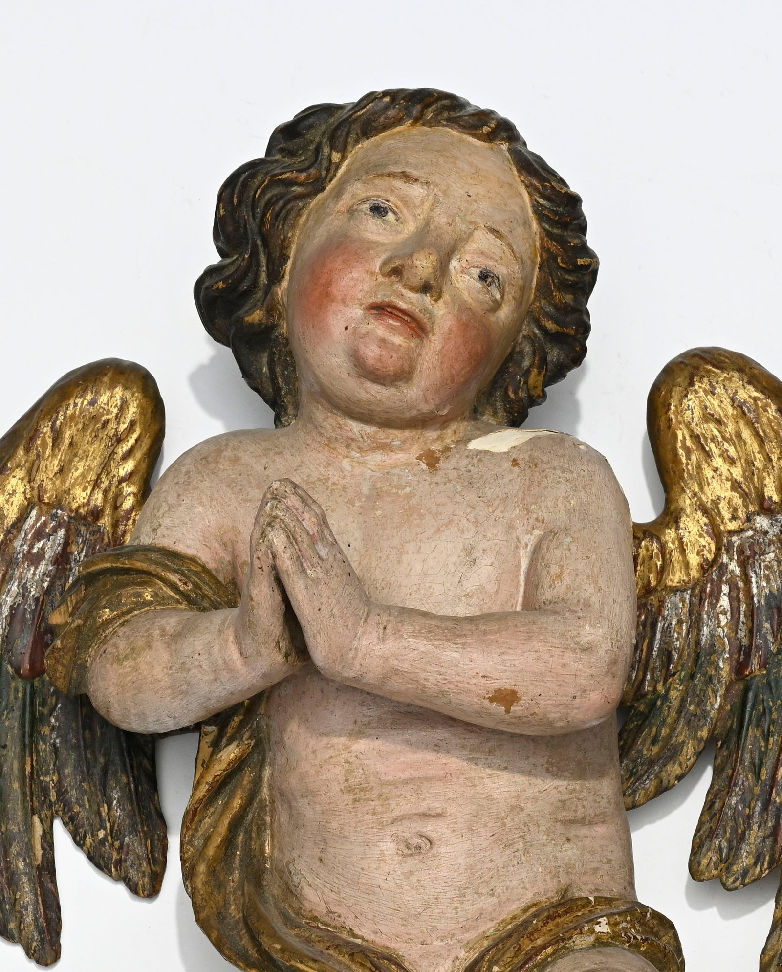 Paire d'angelots murales en bois sculpté polychrome, Autriche ou Bavaria XVIIIe s., h. 46 et 50 - 2