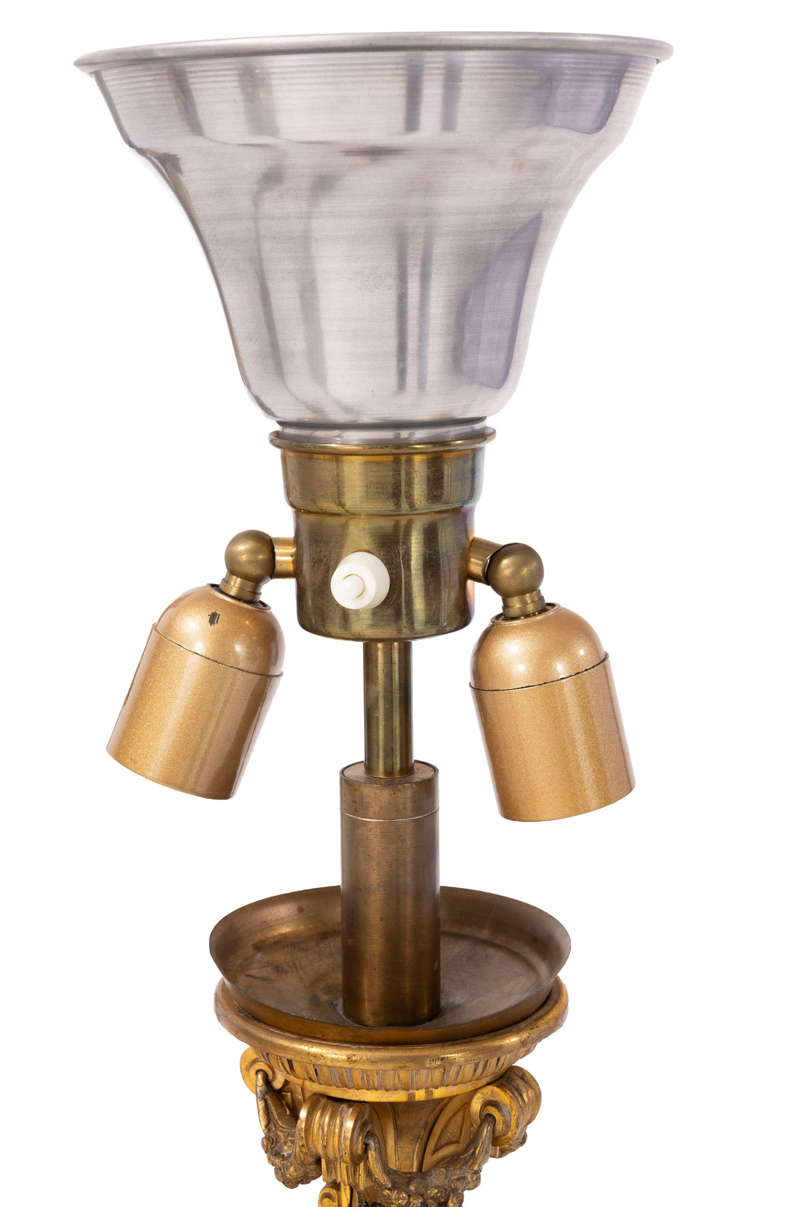 Suite de 4 pique cierges montés en lampe, Italie, fin du XIXe s., en bronze doré et plaque - 3