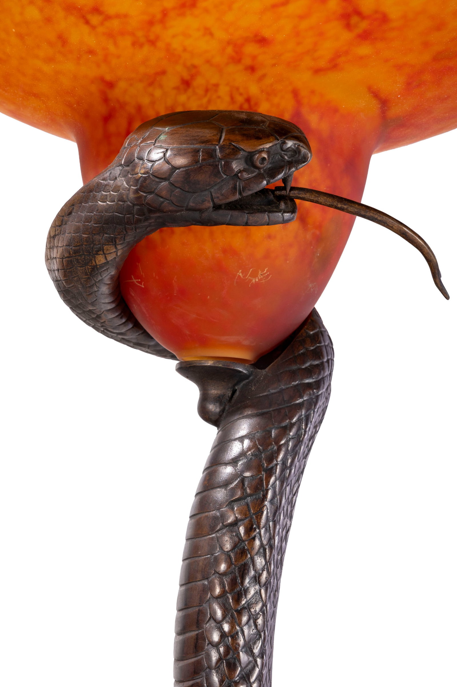 Lampadaire dans le goût d'Edgar Brandt, XXe s., en bronze patiné figurant un serpent enser - 2