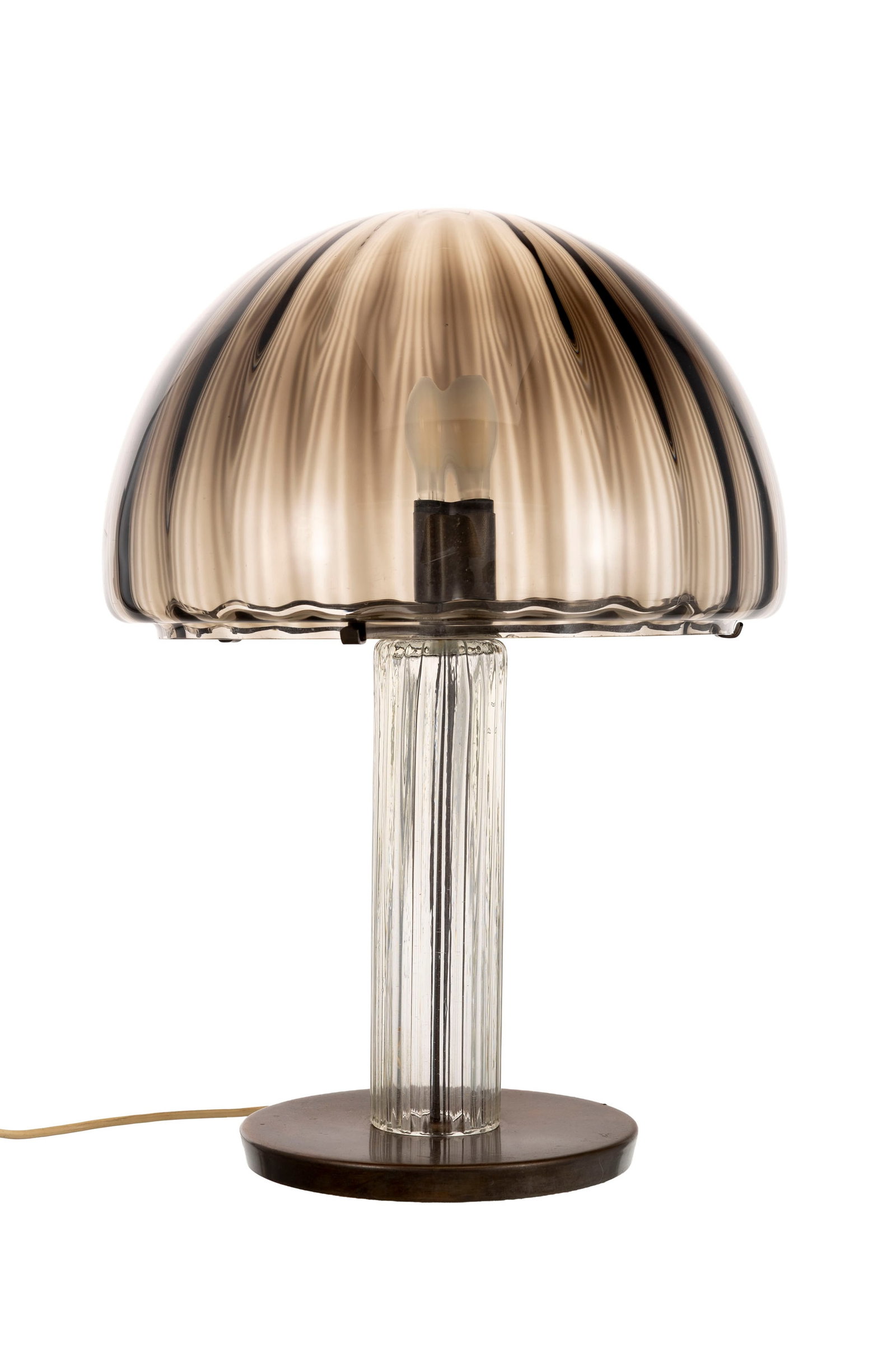 Lampe de salon Cordonata 835 pour Venini, Italie, circa 1976, en verre transparent et fumé, bas: Lampe de salon Cordonata 835 pour Venini, Italie, circa 1976, en verre transparent et fumé, base circulaire en métal patiné bronze, h. 55 cm, diam. 39 cm Condition nous ne garant