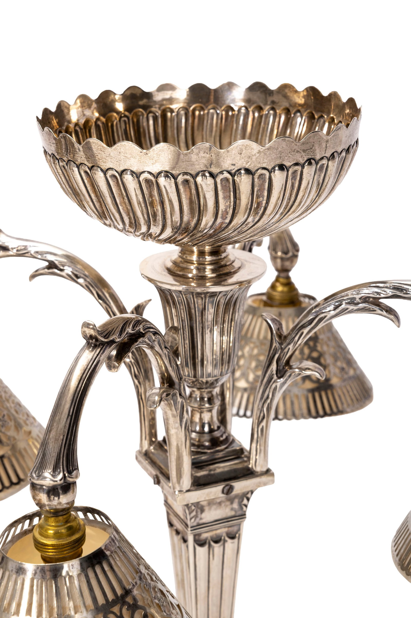 Paire de lampes en argent lesté, Angleterre, 1896 et 1911, fût en gaine agrémenté - 2