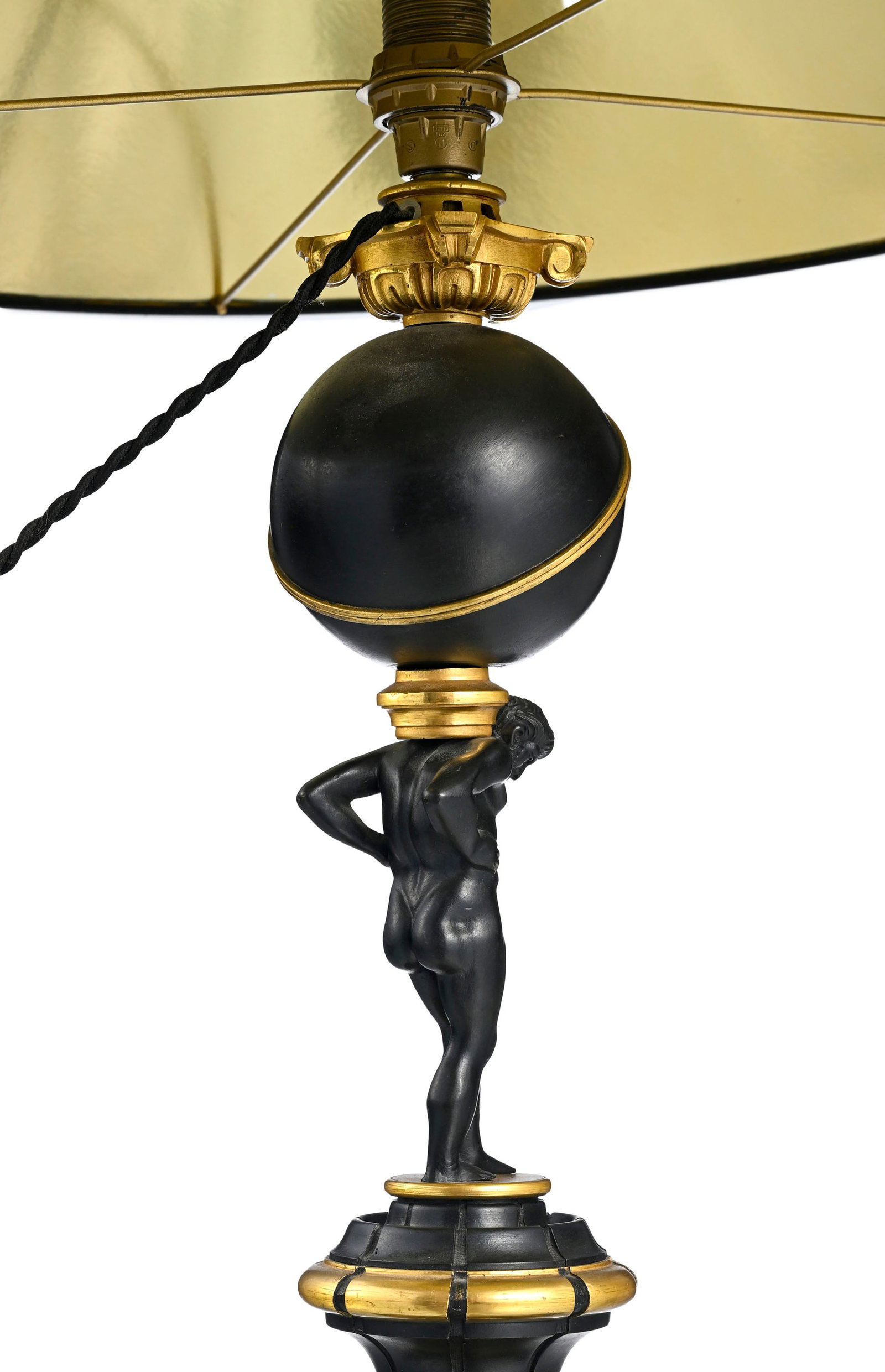 Lampe, XXe s., en métal patiné et doré figurant Atlas soutenant un globe, abat-jour c - 3