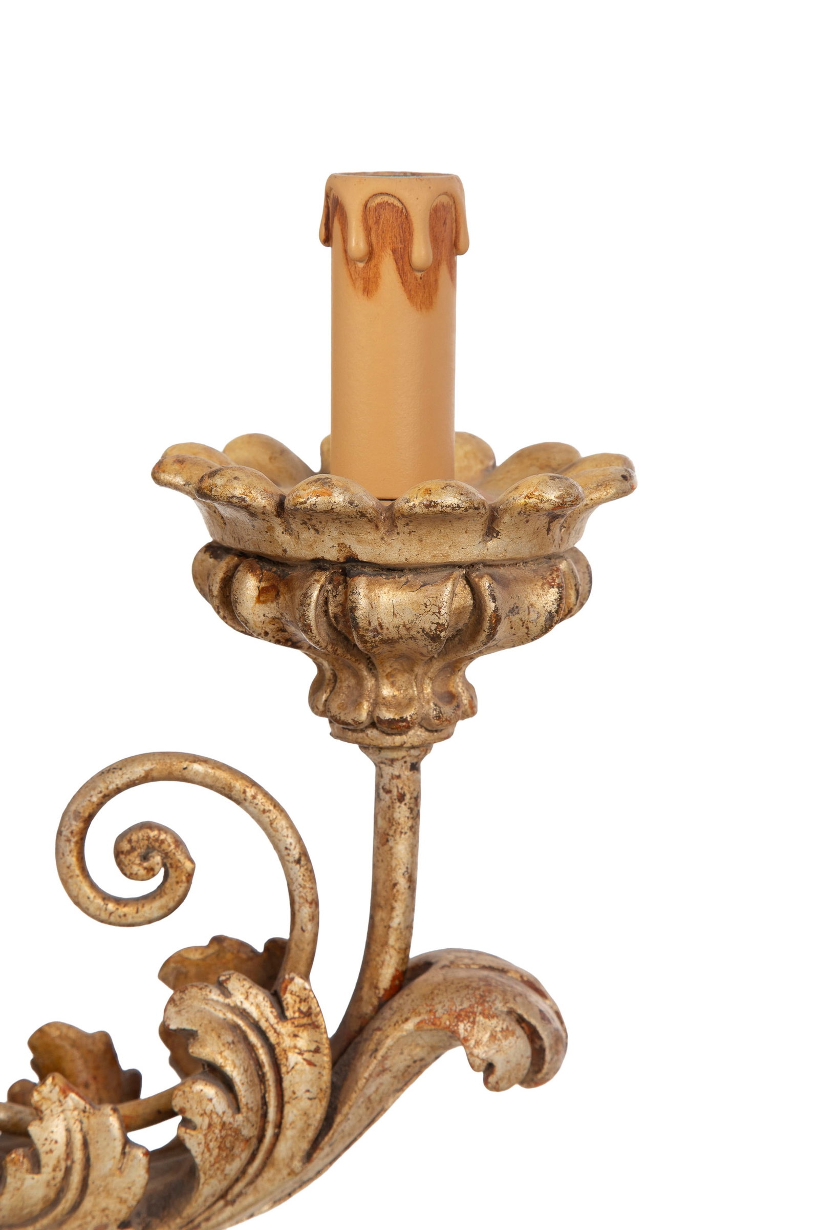 Lustre de style Louis XV, XXe s., en bois et métal doré, à décor de feuilles d'a - 2