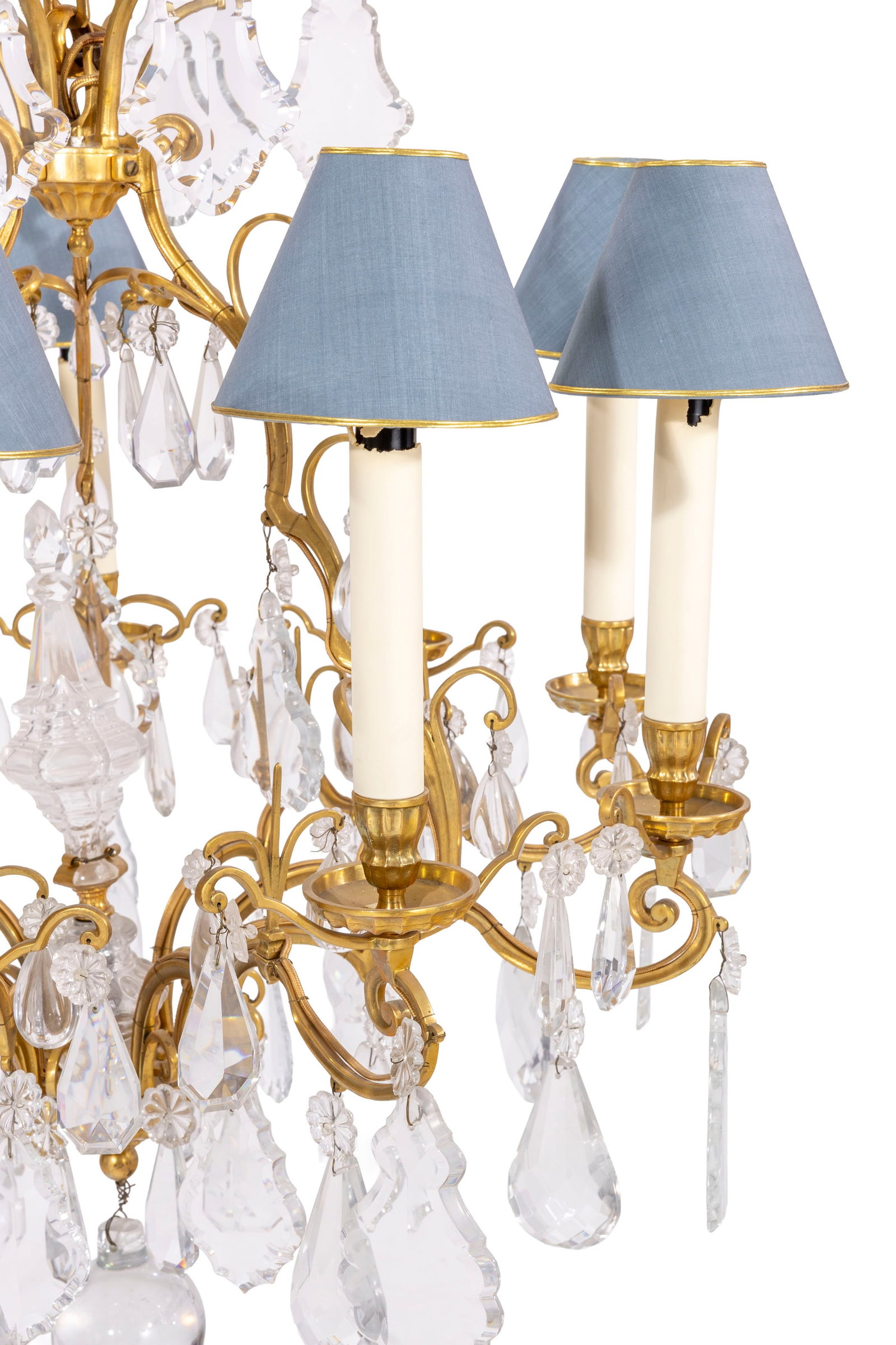 Lustre cage de style Louis XV, XXe s., en bronze doré orné de pampilles en cristal taill&# - 2