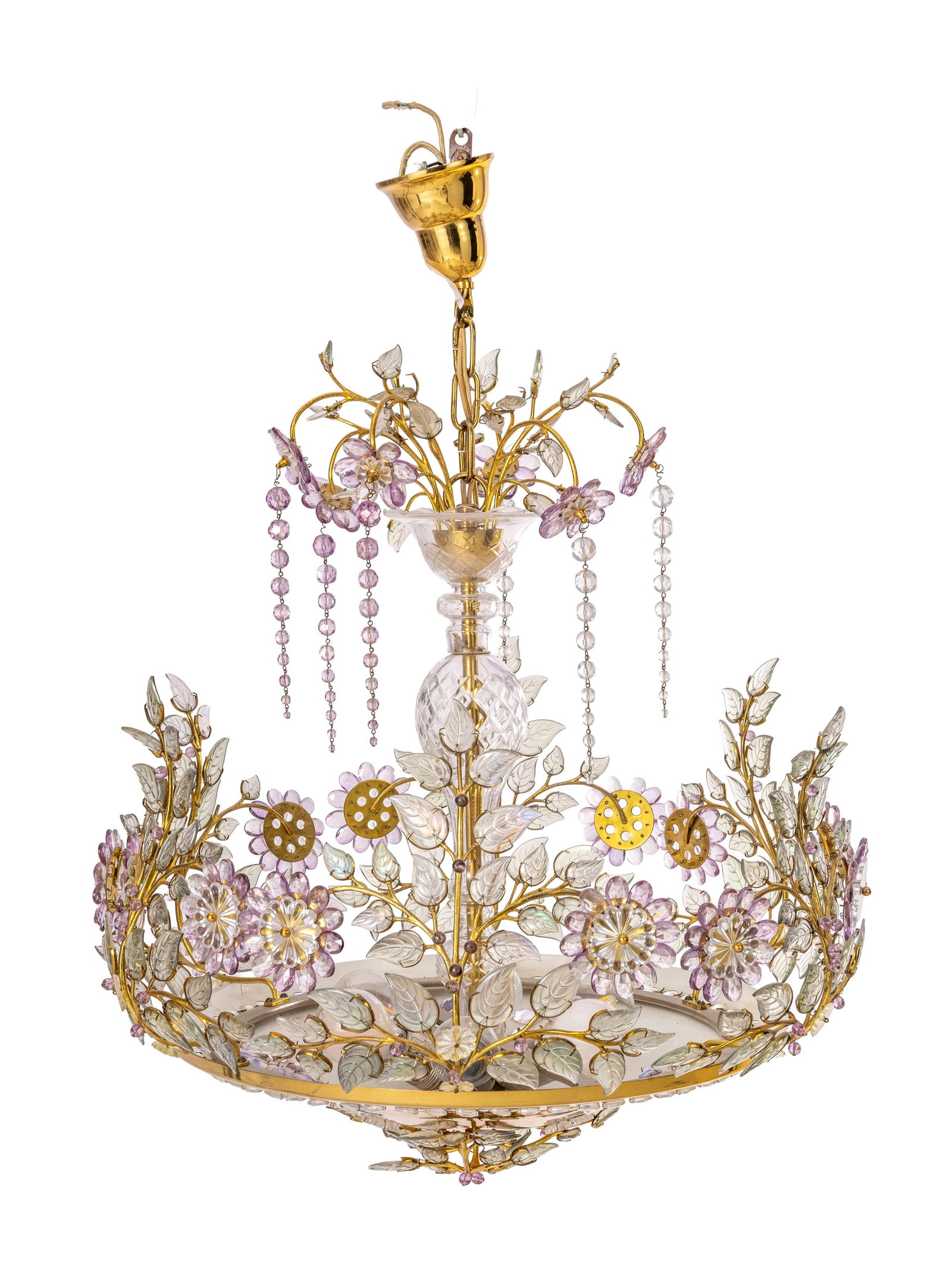Lustre dans le goût de la maison Baguès, XXe s., structure en métal doré, verre : Lustre dans le goût de la maison Baguès, XXe s., structure en métal doré, verre teinté violet et transparent à décor de fleurs et feuillages, h. 80 cm, diam. 63 cm C