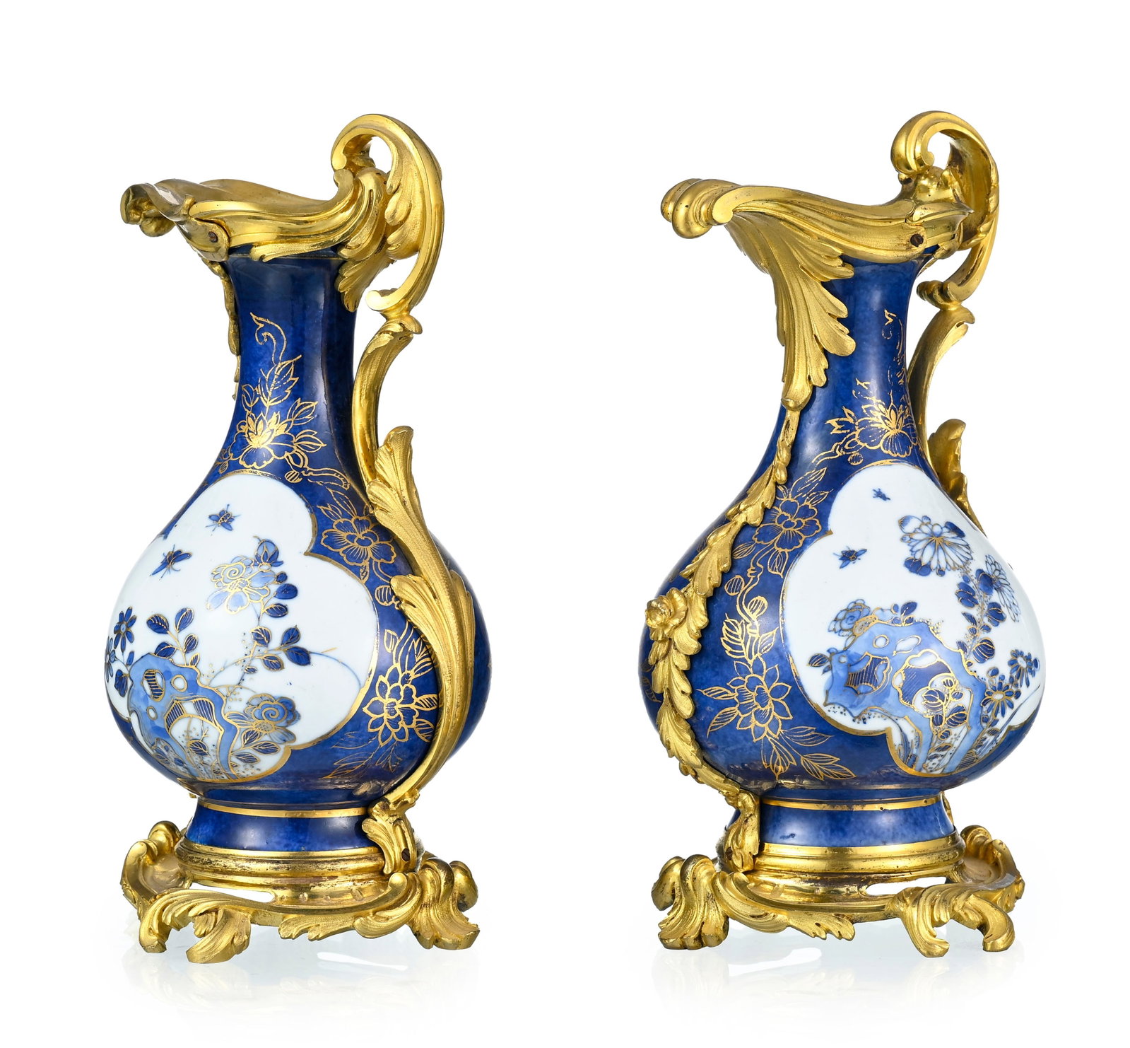 Paire d'aiguières en porcelaine de Chine Qianlong (1736-1795), monture en bronze doré d'&# - 2