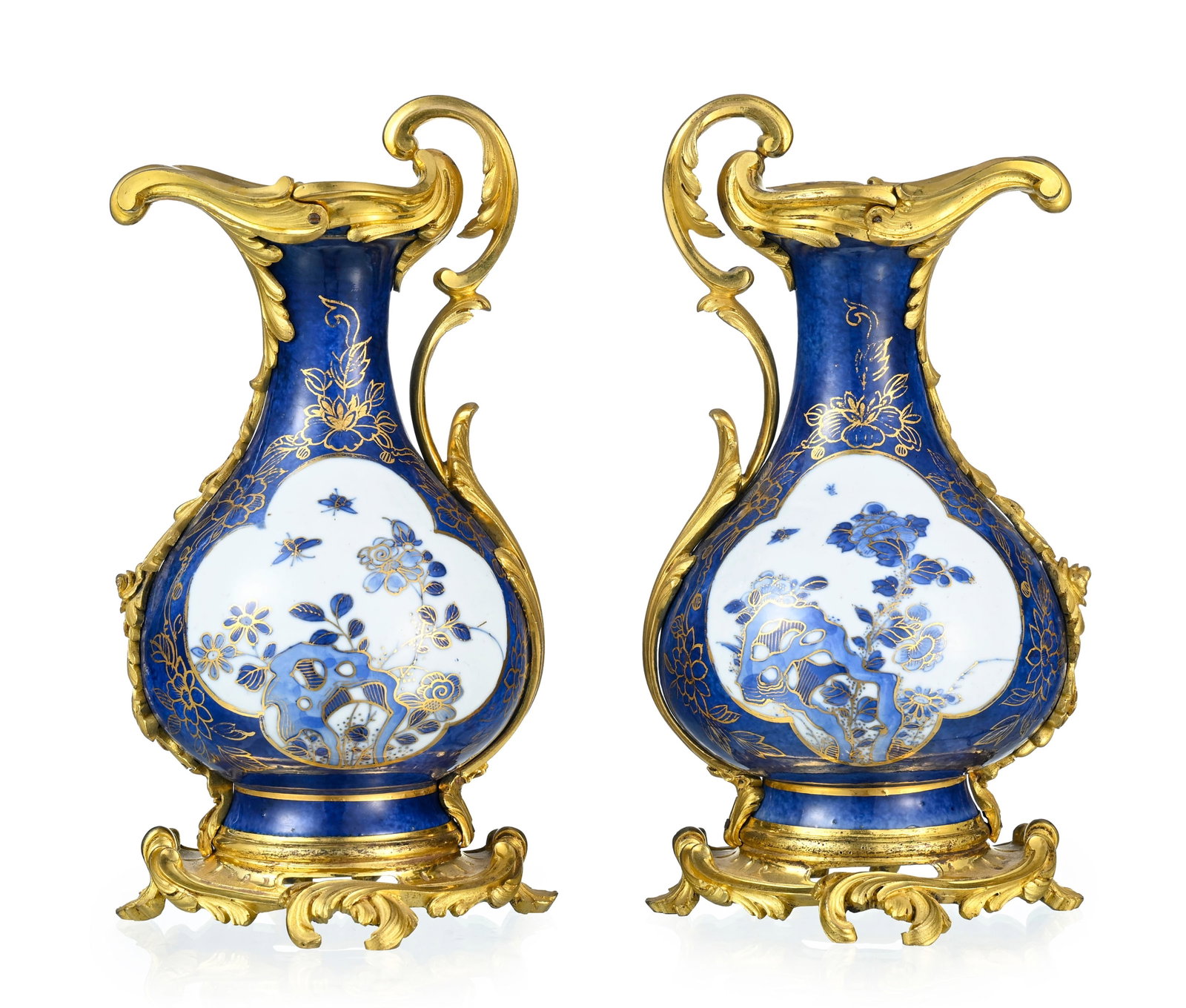 Paire d'aiguières en porcelaine de Chine Qianlong (1736-1795), monture en bronze doré d'&# - 3