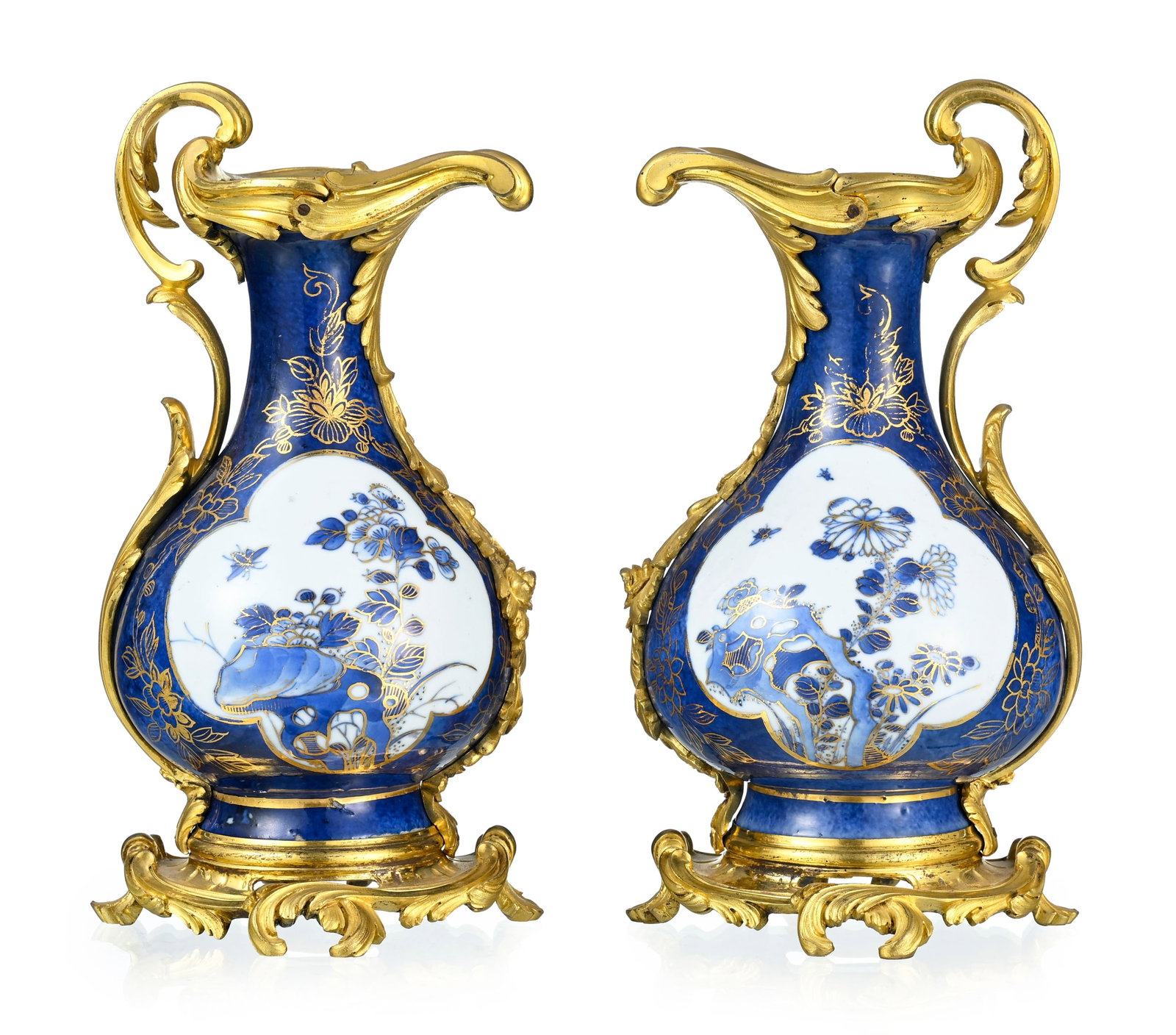 Paire d'aiguières en porcelaine de Chine Qianlong (1736-1795), monture en bronze doré d'&# - 5