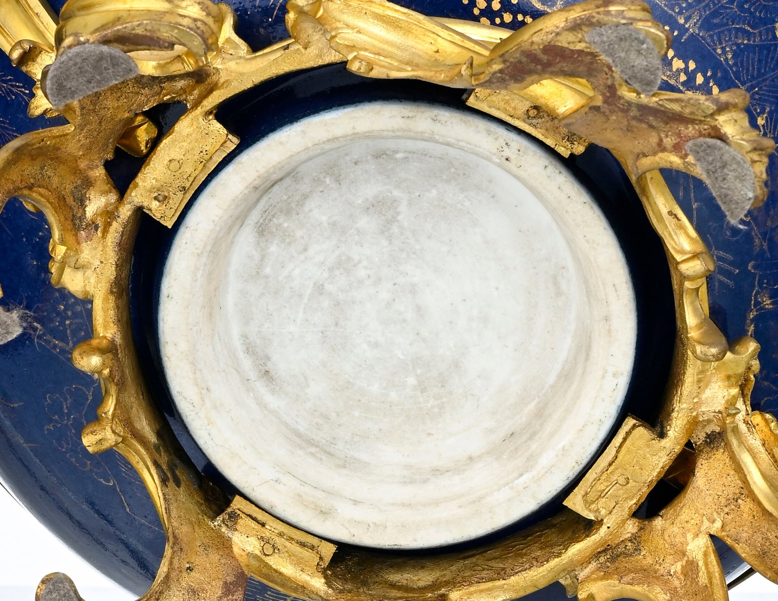 Pot-pourri de style Louis XV, XIXe s., en porcelaine de Chine, à glaçure bleue poudré - 8