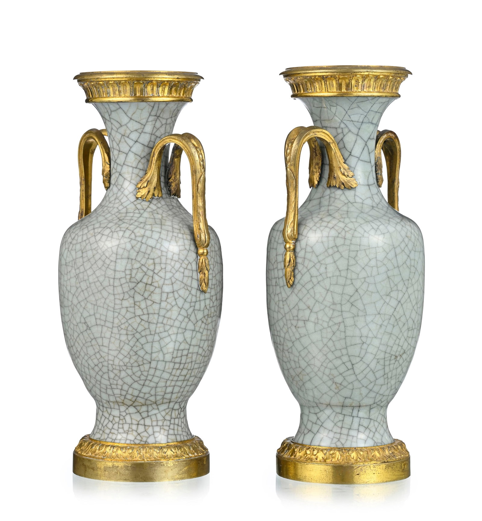 Paire de vases balustre, Chine, dynastie Qing, en porcelaine à glaçure céladon craque - 2
