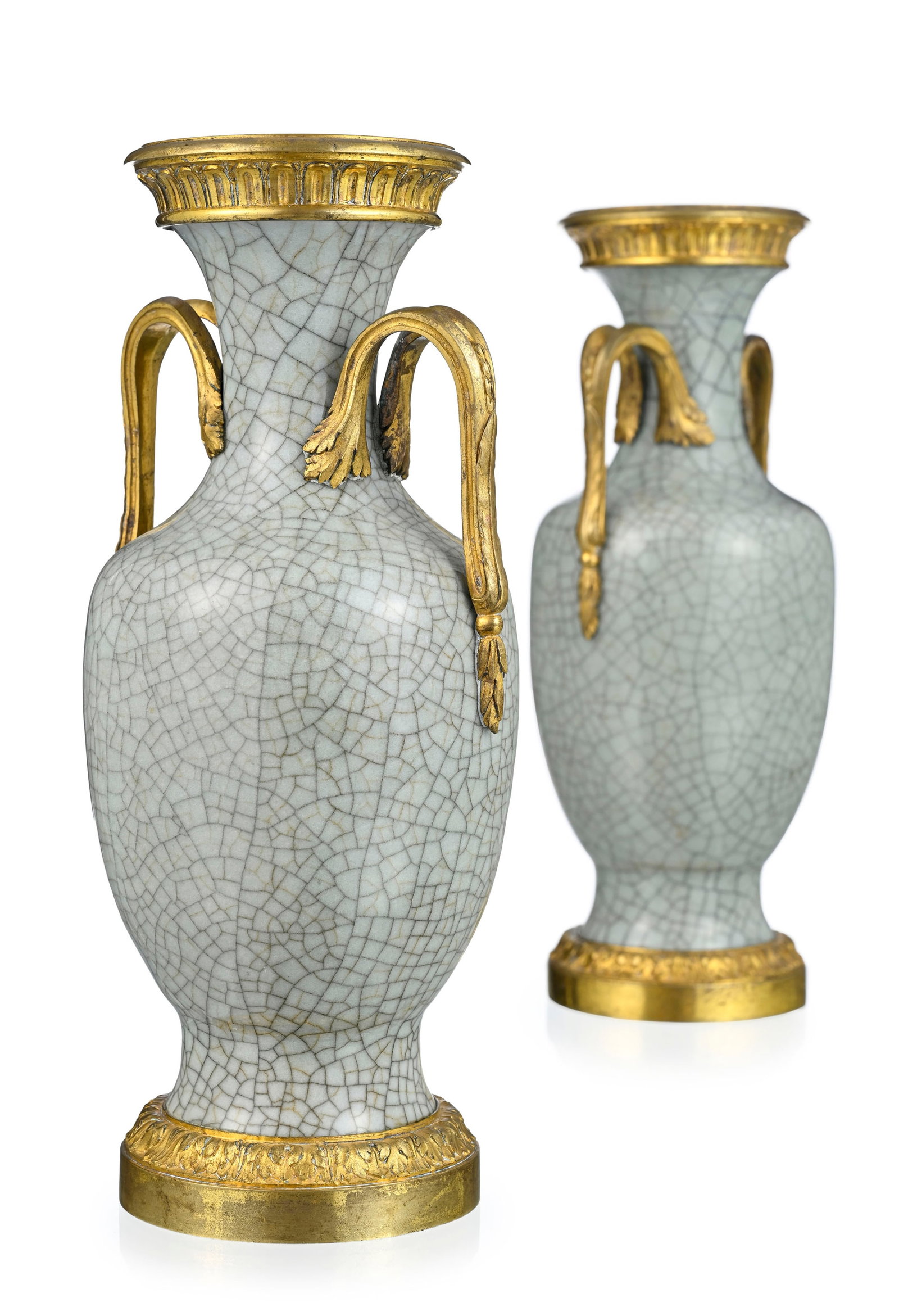 Paire de vases balustre, Chine, dynastie Qing, en porcelaine à glaçure céladon craque - 3